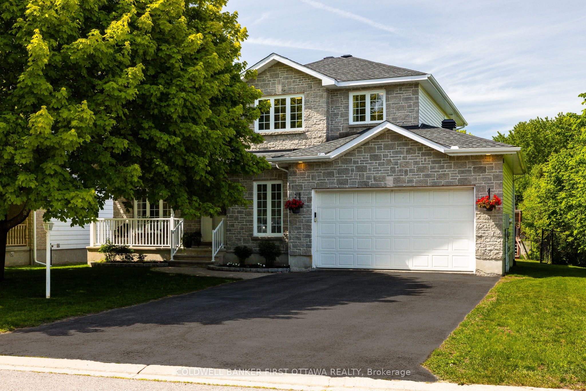 187 Glenncastle Drive Property Photo 1