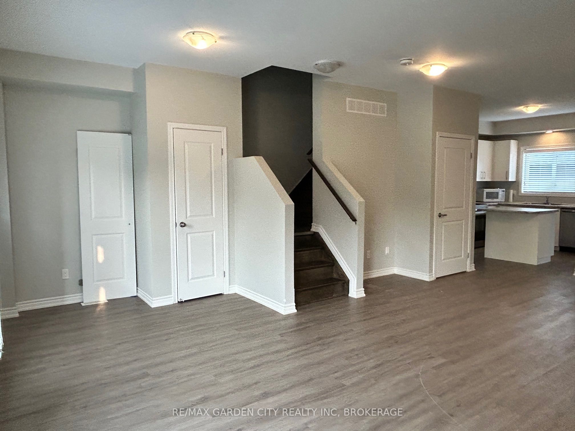 182 Broadway Lane 8 Property Photo 7