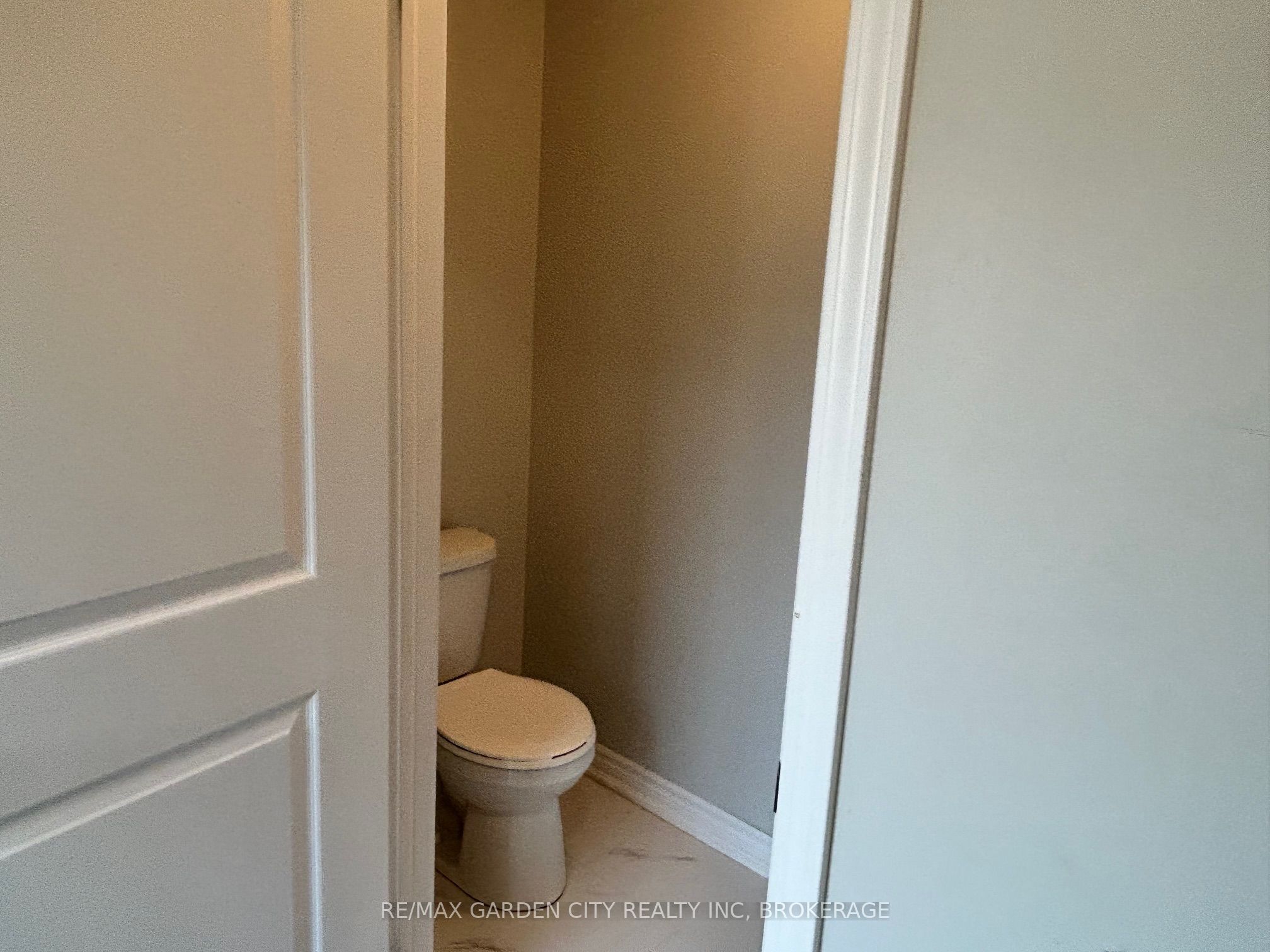 182 Broadway Lane 8 Property Photo 8