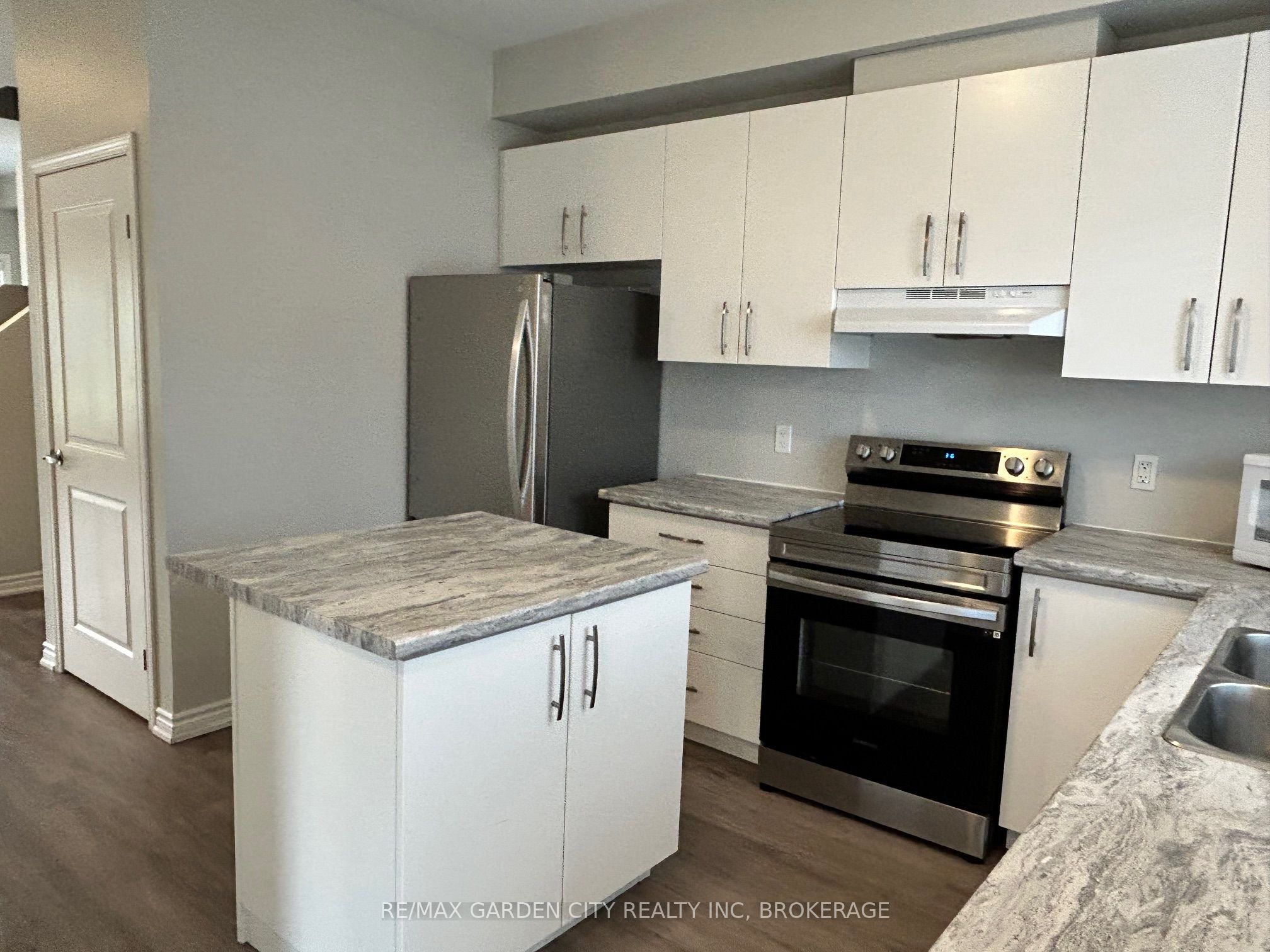 182 Broadway Lane 8 Property Photo 10
