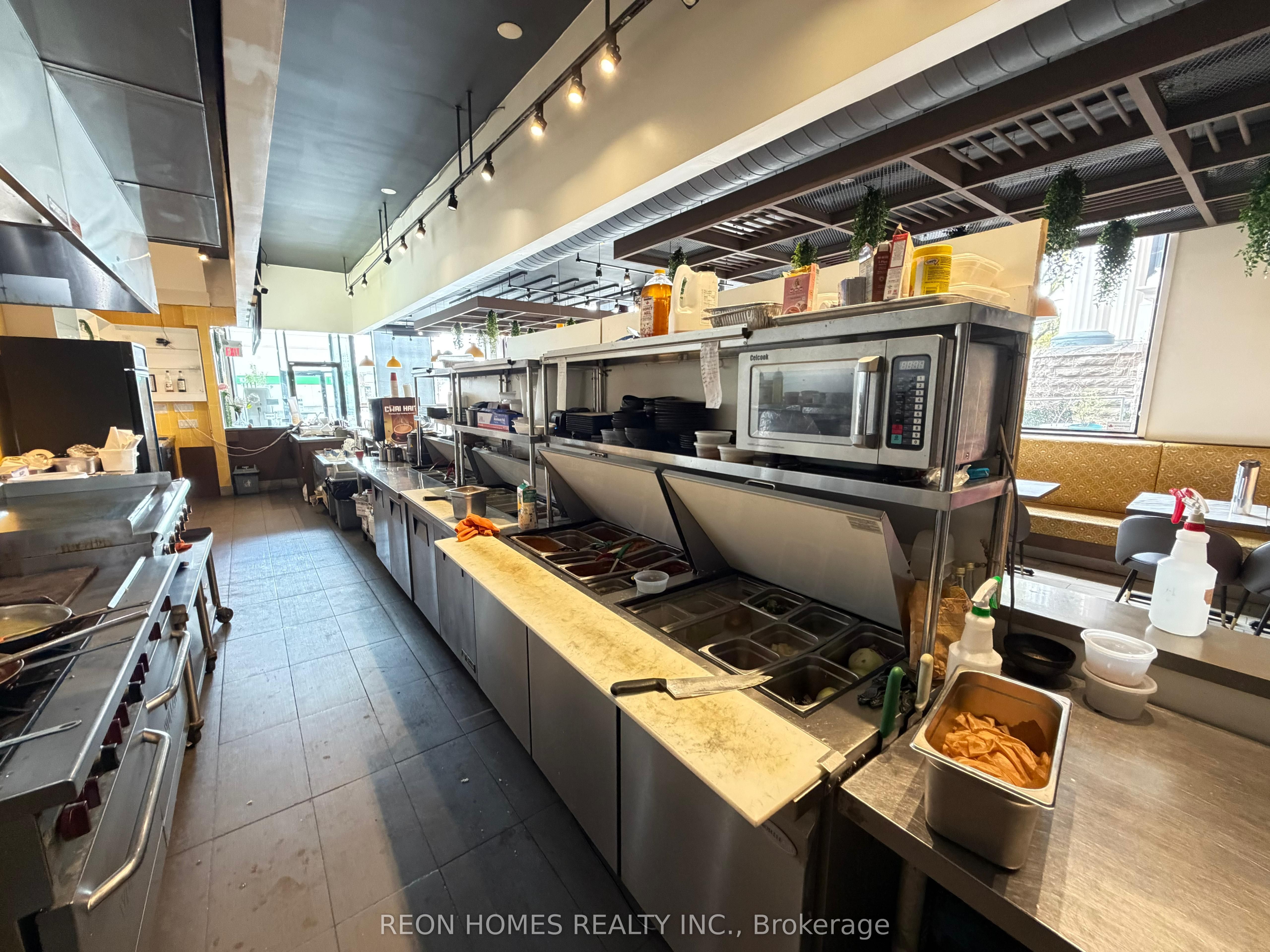 8 Erb Street W Property Photo 16