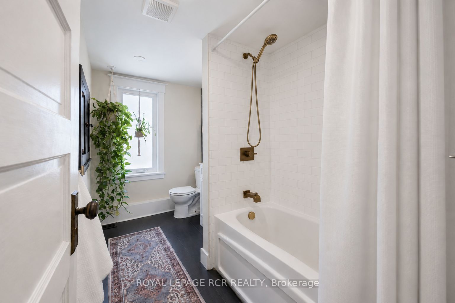 146 Main Street W Property Photo 24