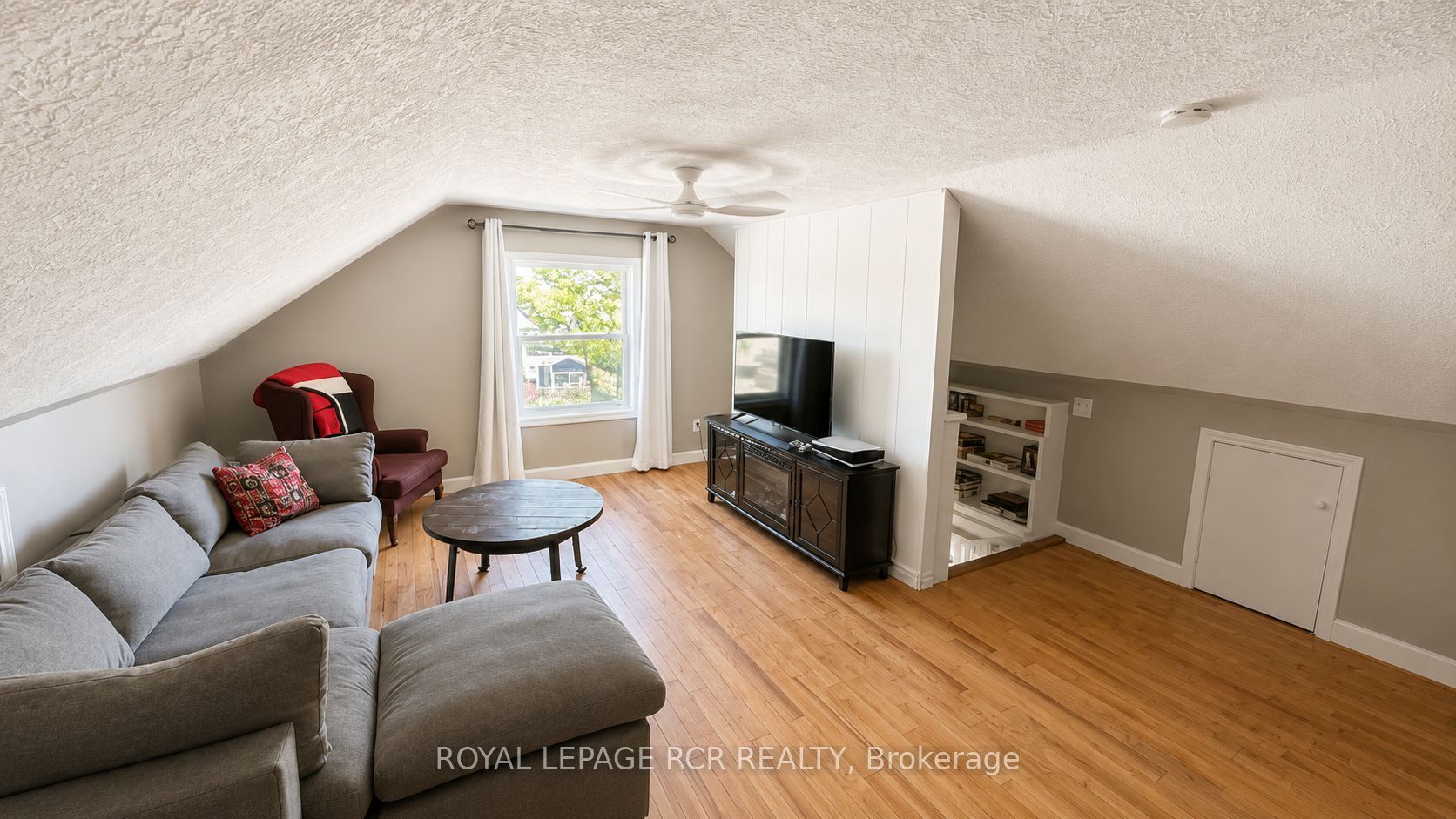 146 Main Street W Property Photo 27
