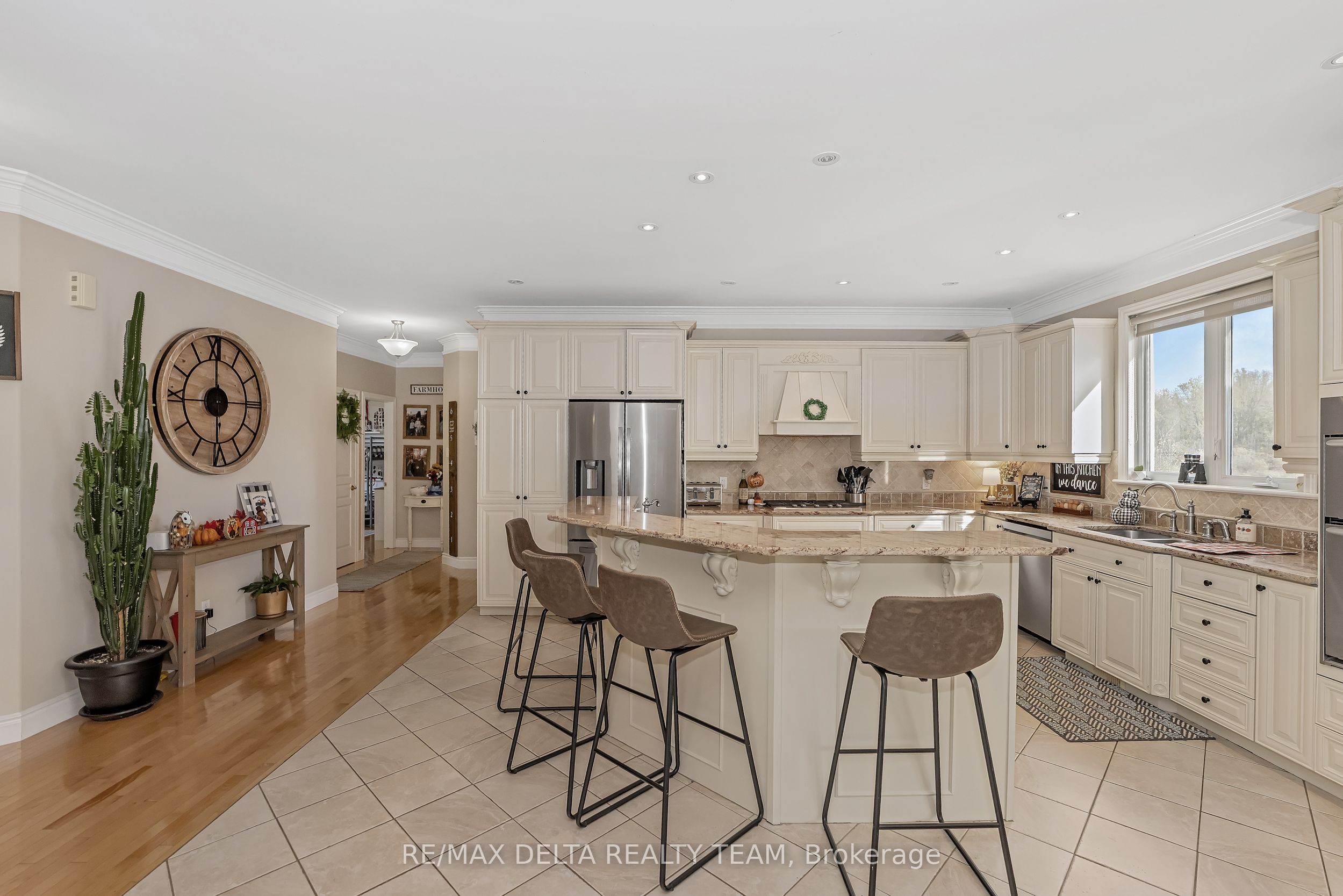 3782 Etienne Road Property Photo 5