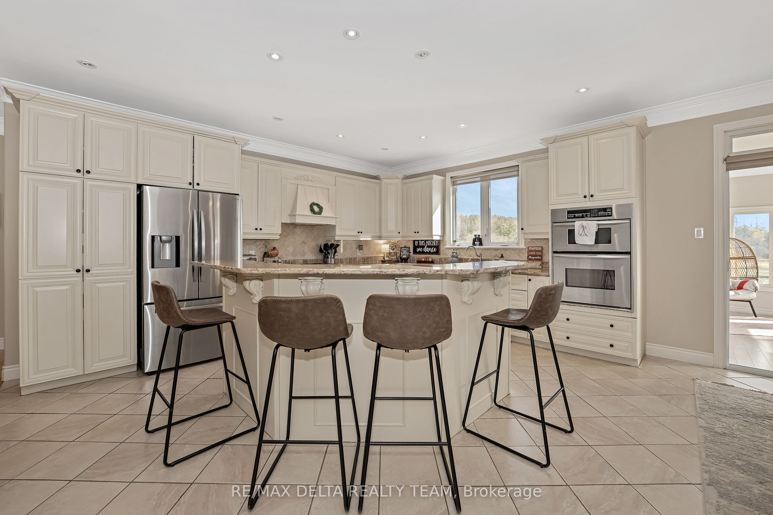 3782 Etienne Road Property Photo 6
