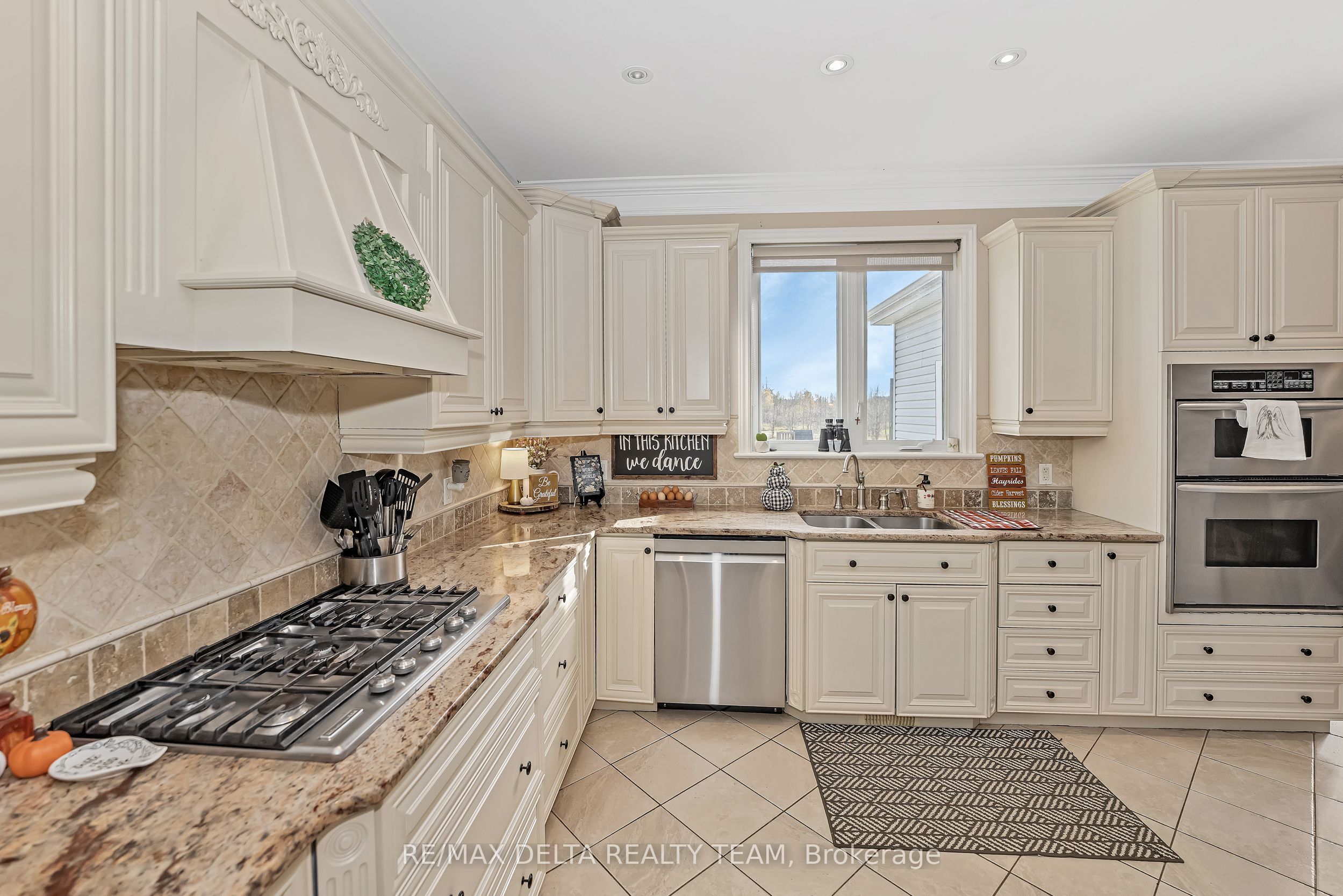 3782 Etienne Road Property Photo 7