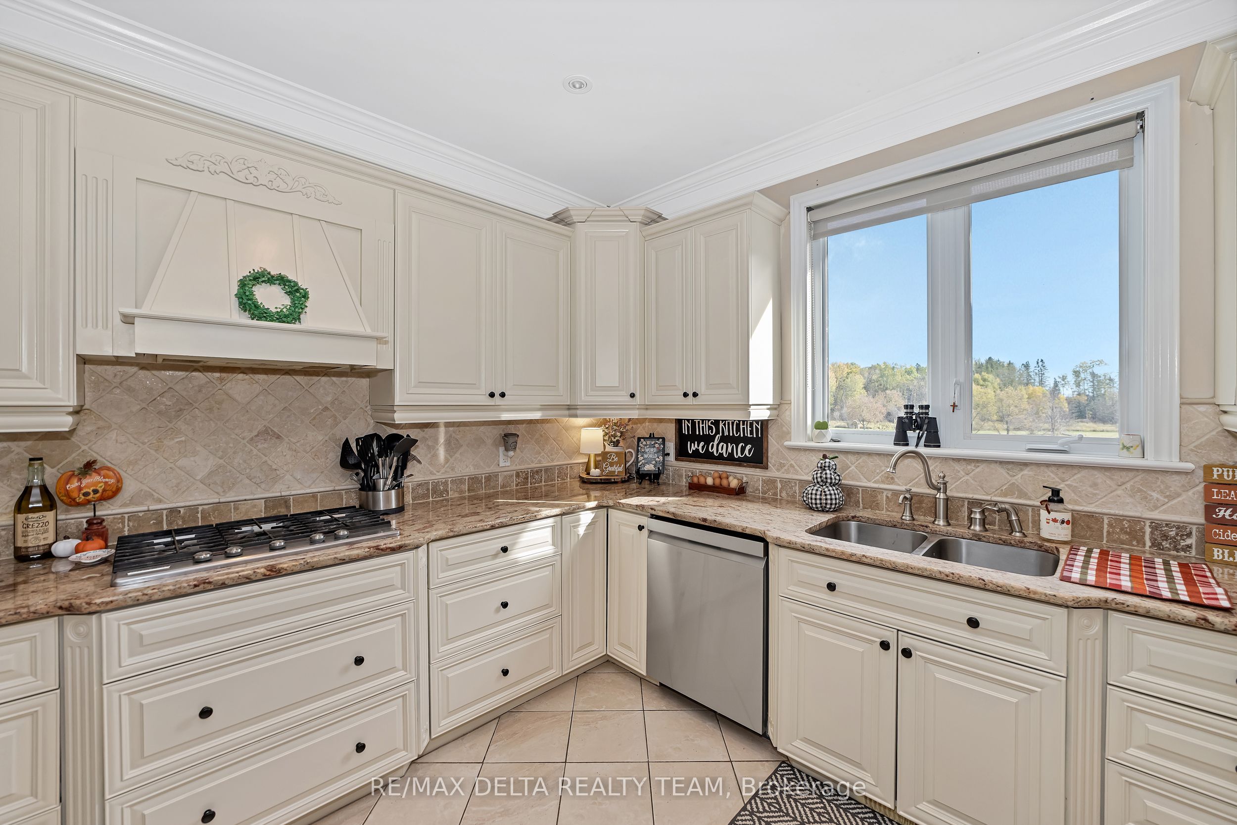 3782 Etienne Road Property Photo 8