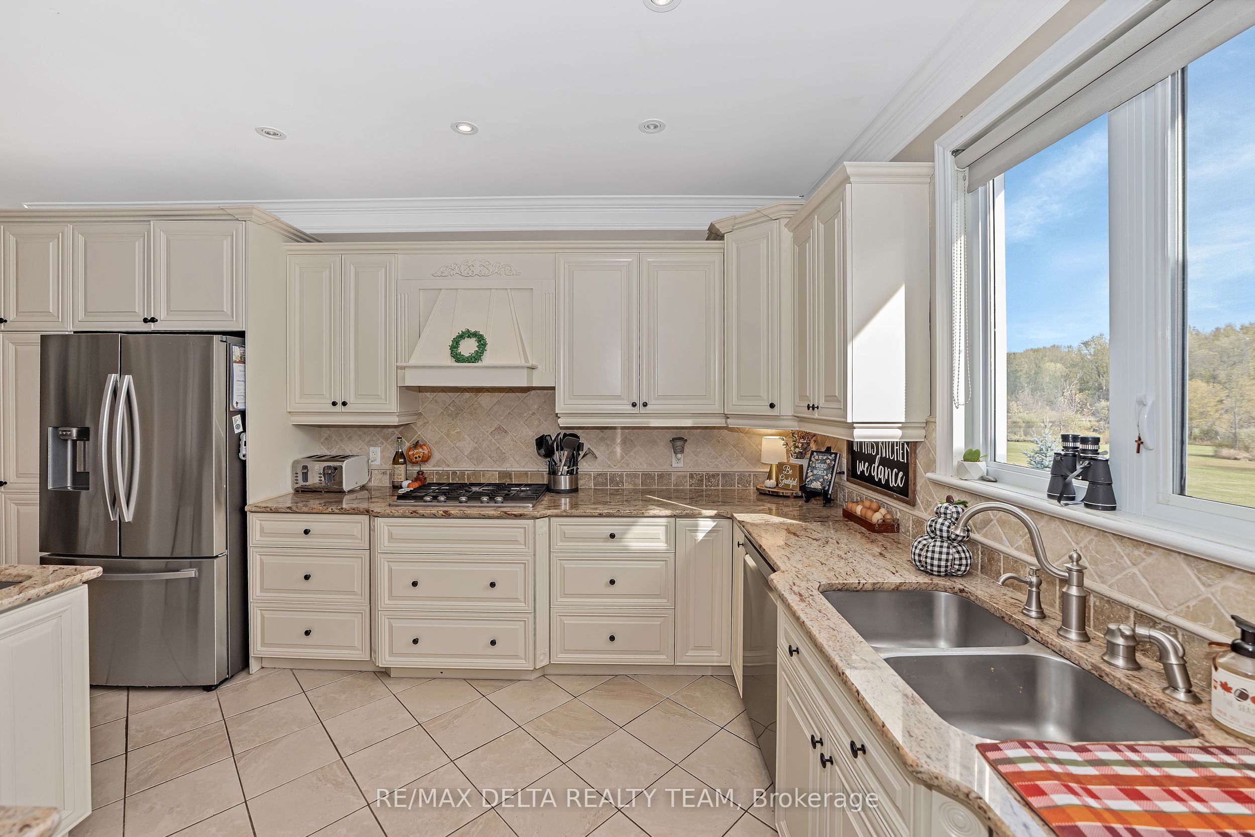 3782 Etienne Road Property Photo 9