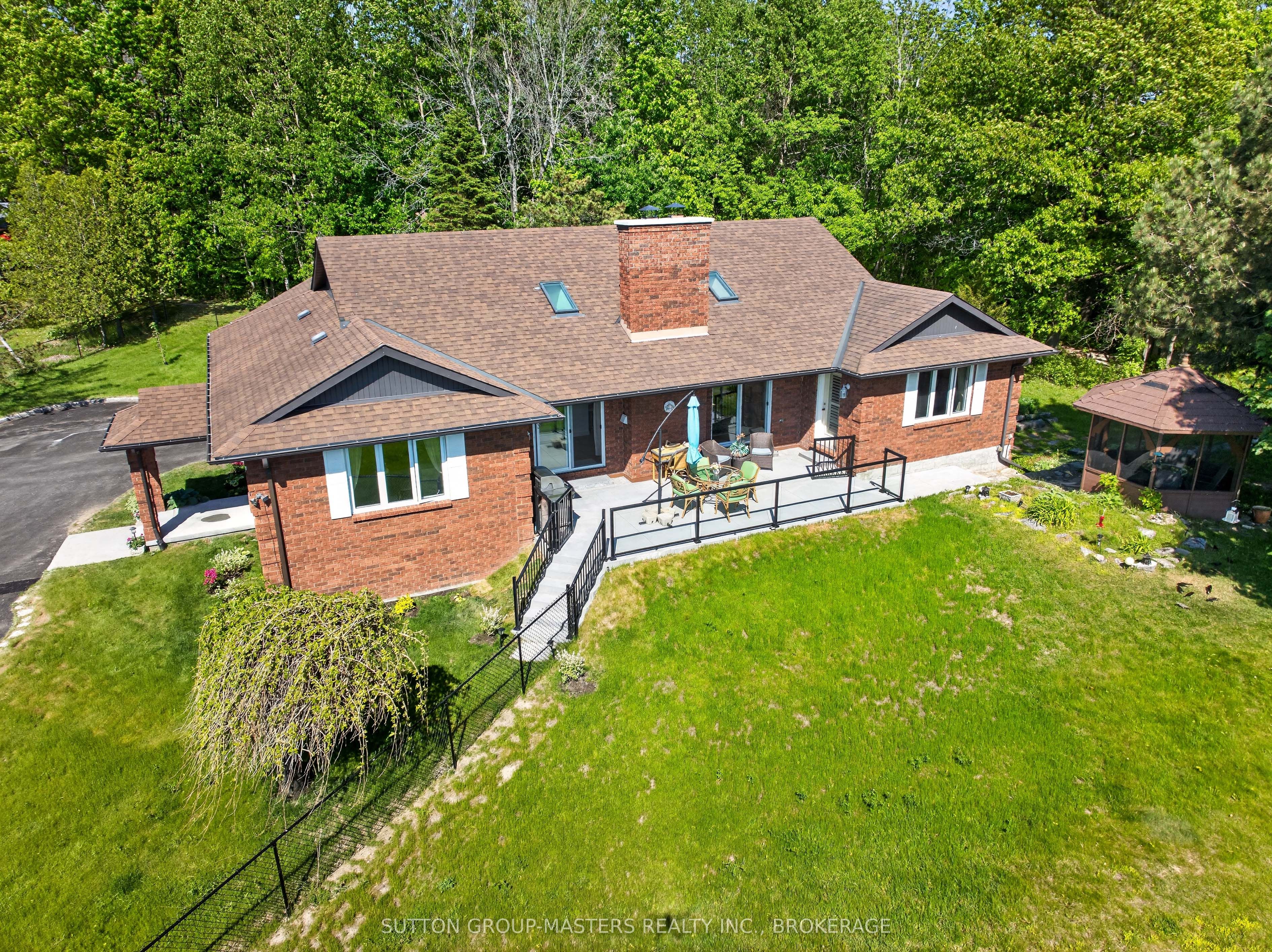 911 School Road Property Photo 3