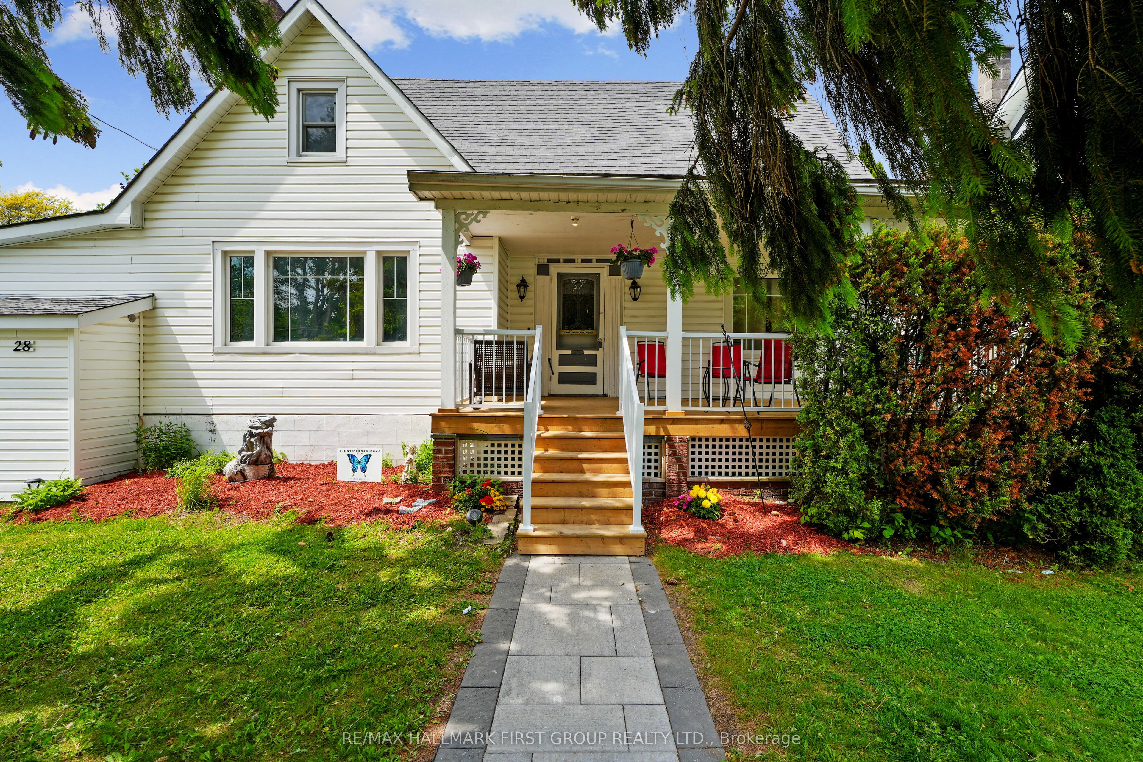 28 King Street W Property Photo 1