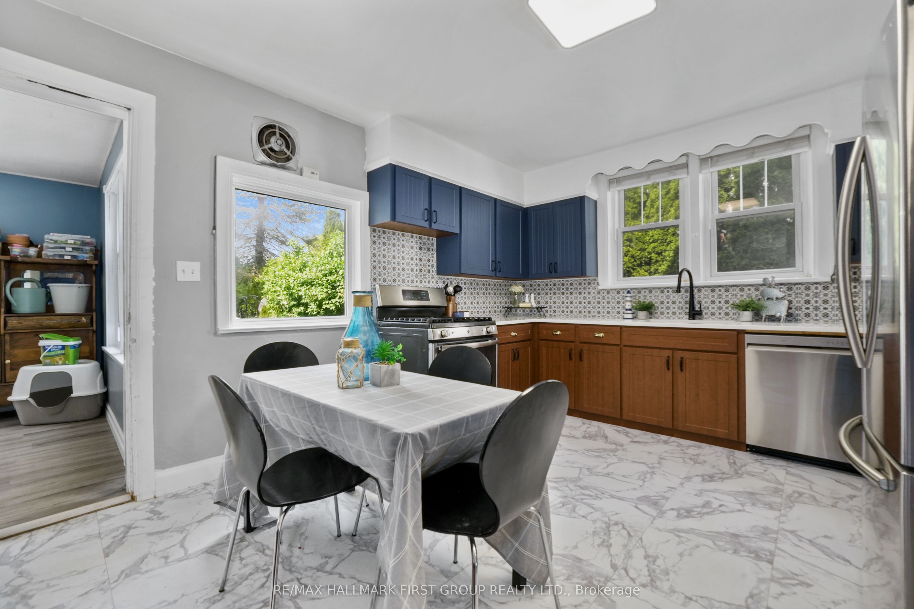 28 King Street W Property Photo 14