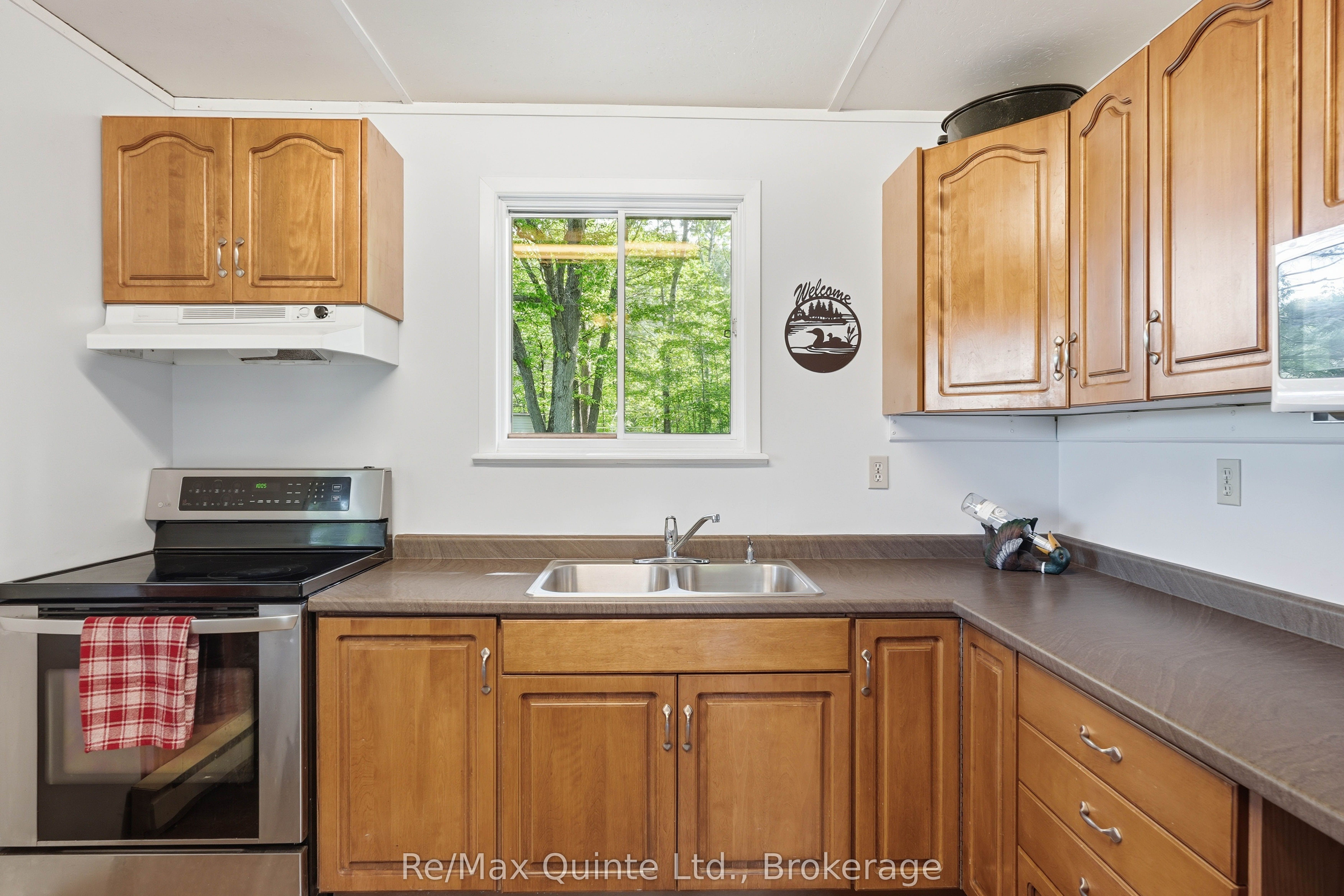 849 Bowen Road Property Photo 6