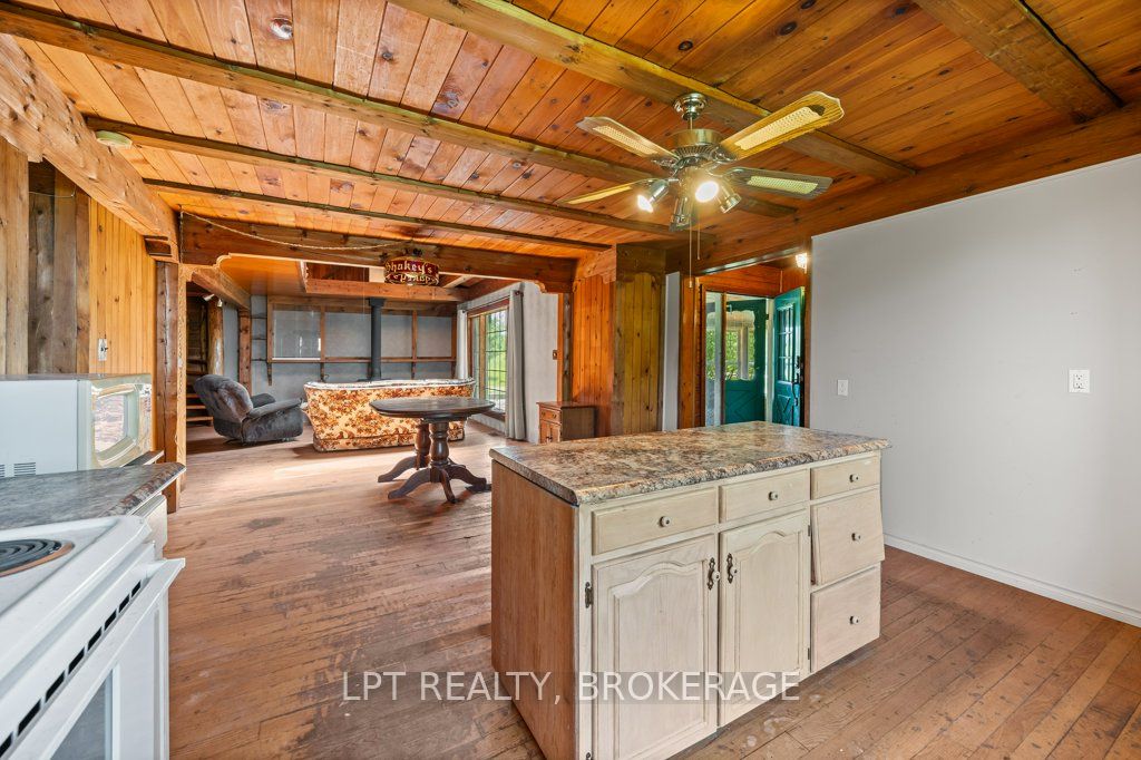 4342 Henderson Road Property Photo 8