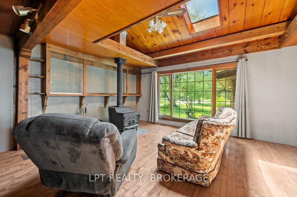 4342 Henderson Road Property Photo 9