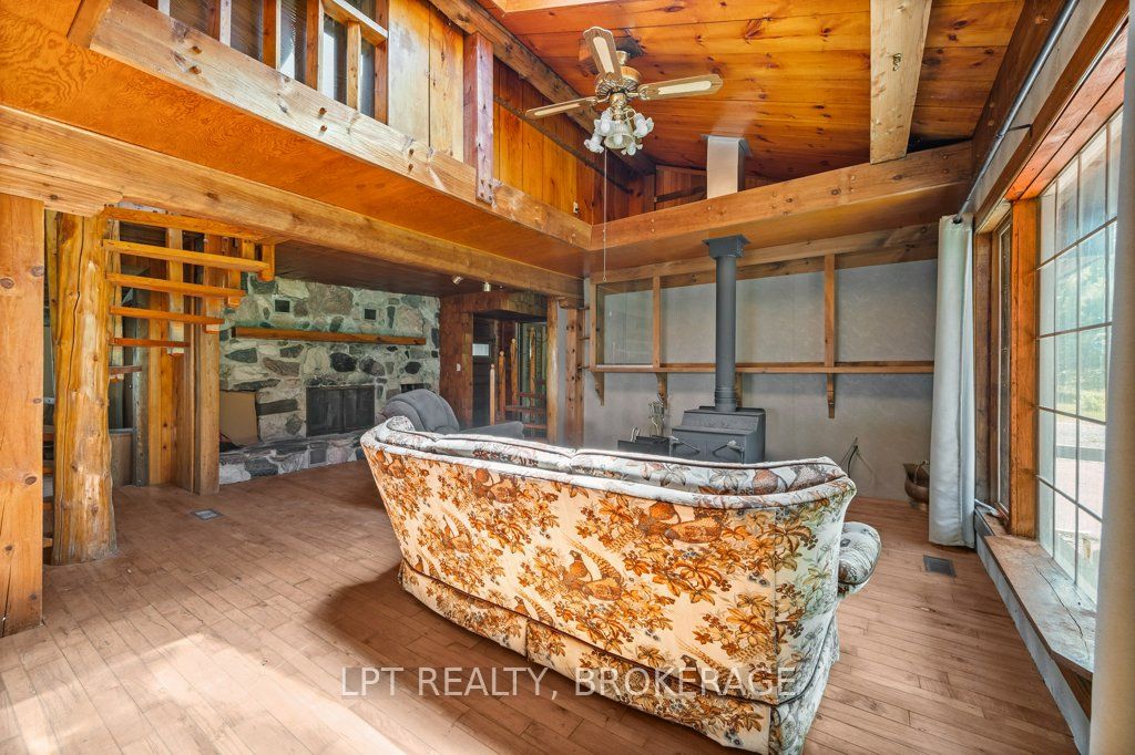 4342 Henderson Road Property Photo 10