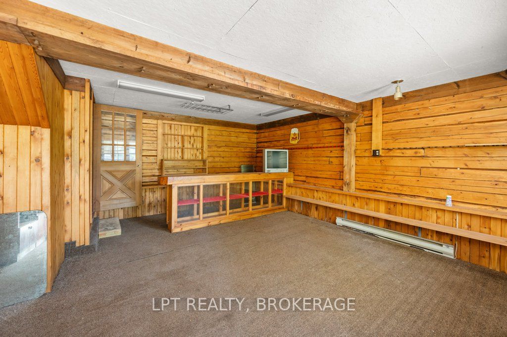 4342 Henderson Road Property Photo 13