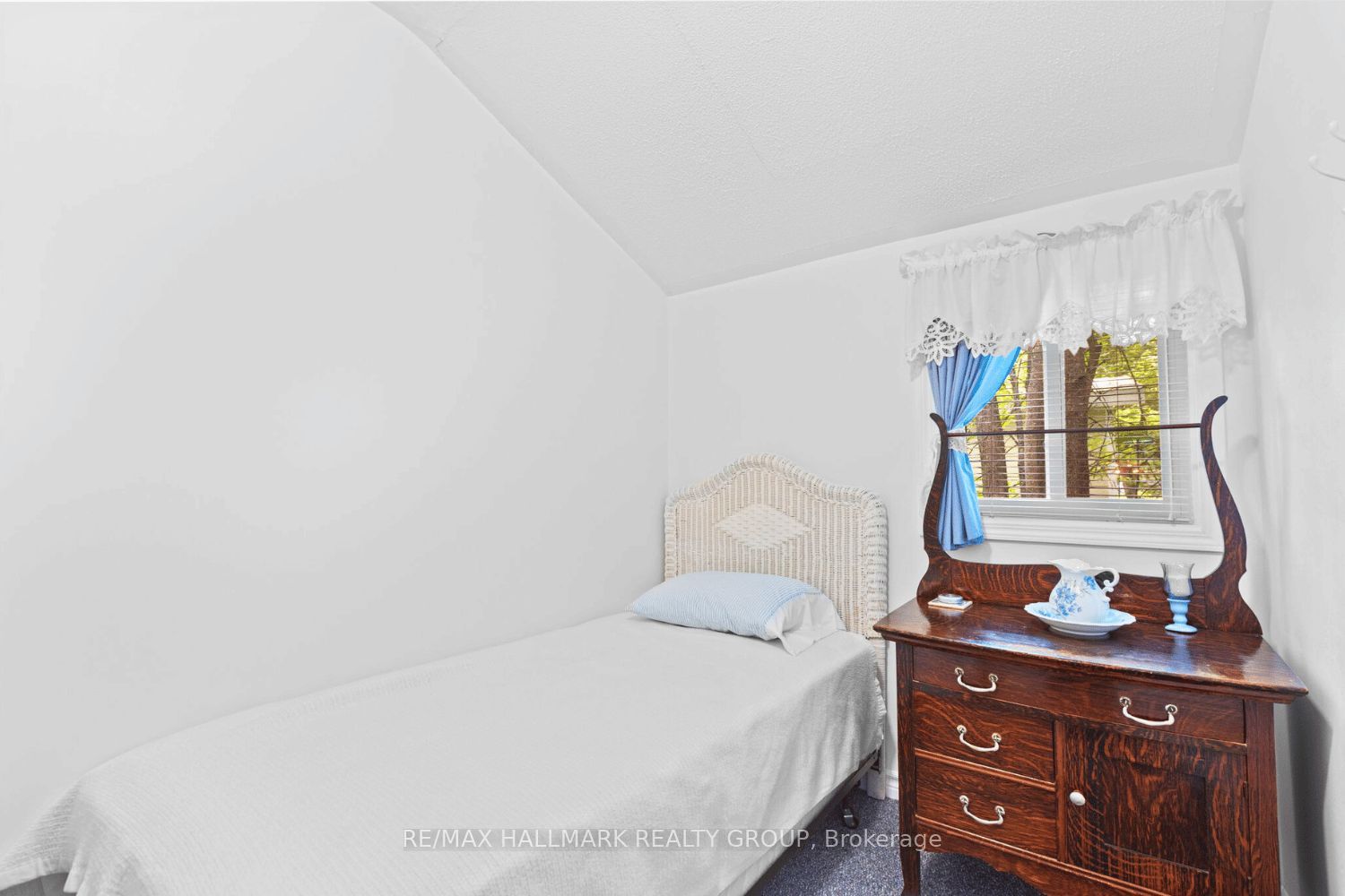 118 Hall Shore Road Property Photo 6