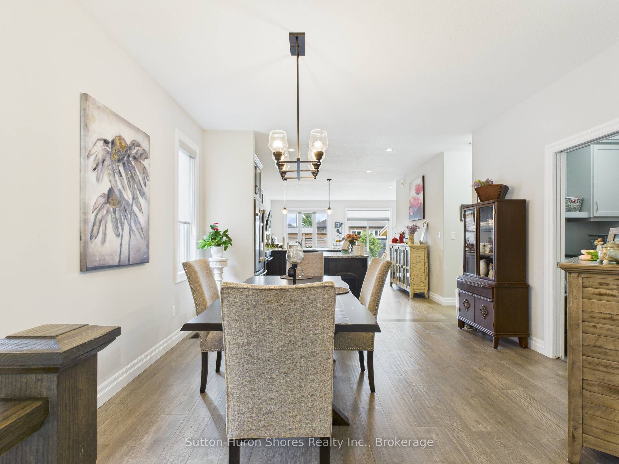 404 Devonshire Road Property Photo 6