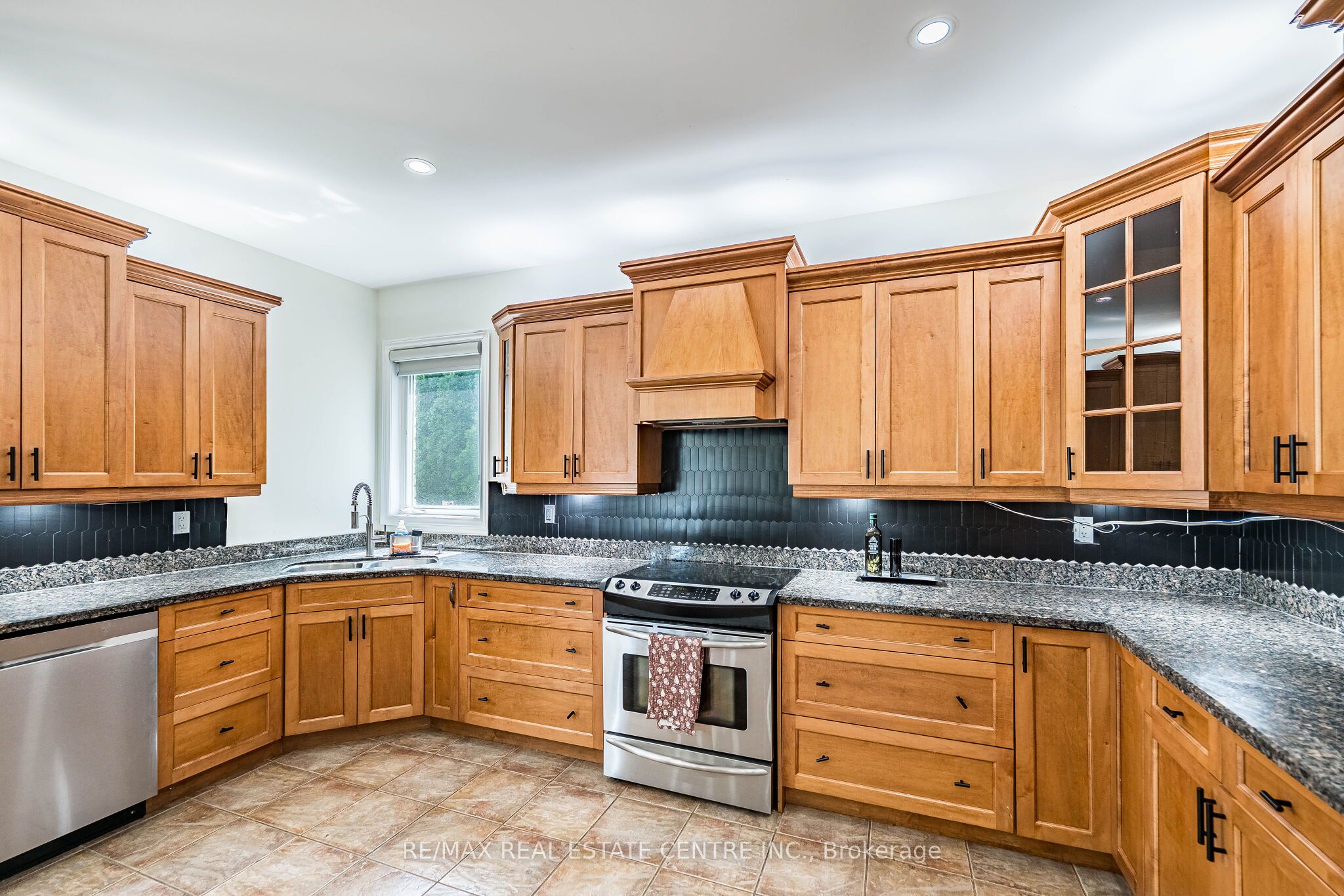 137 Cloverleaf Drive Ancaster Property Photo 18