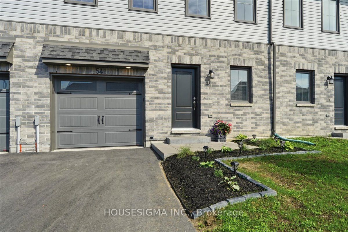 54 Campbell Crescent Property Photo 3