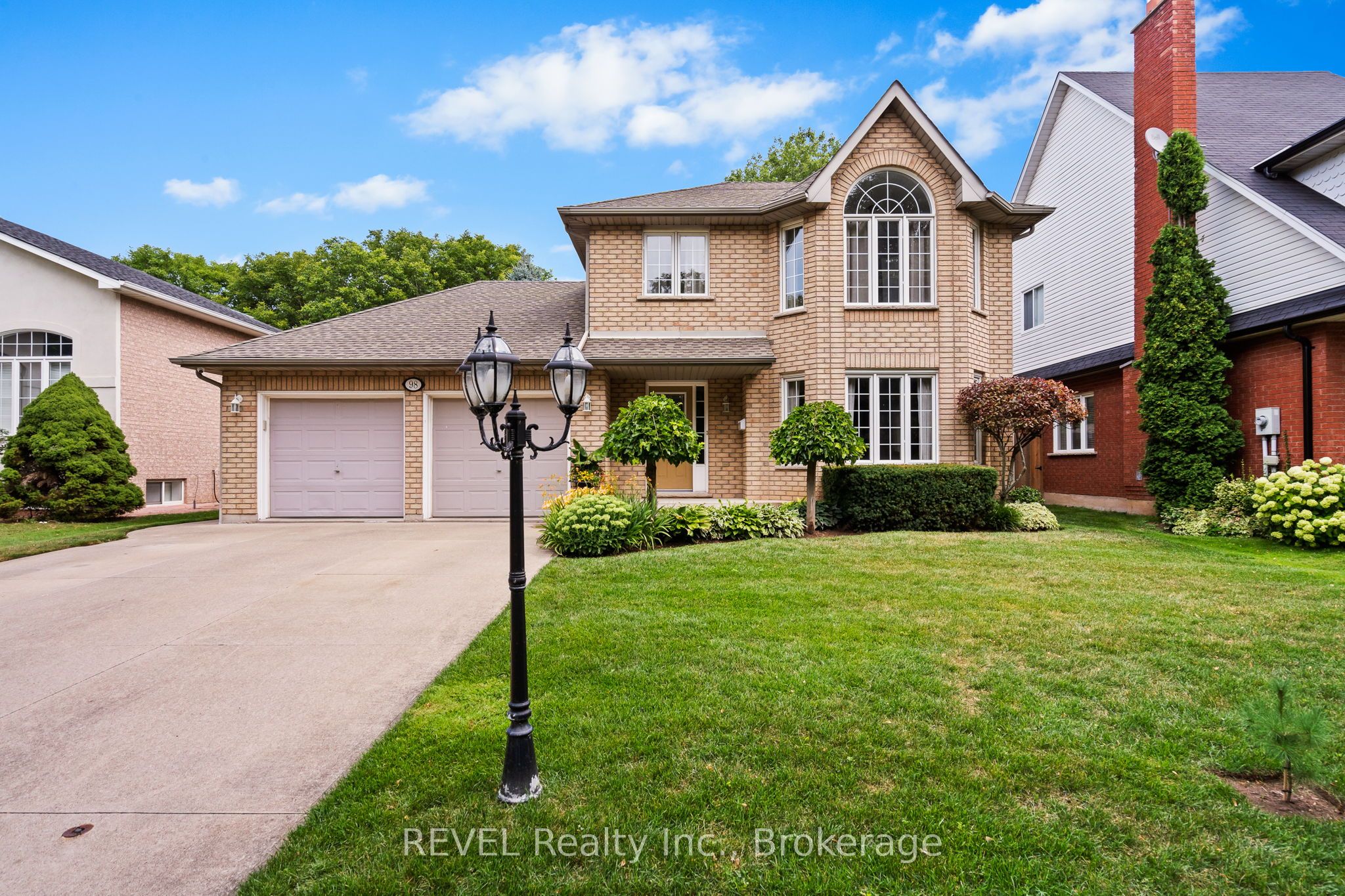 98 Debora Drive Property Photo 1