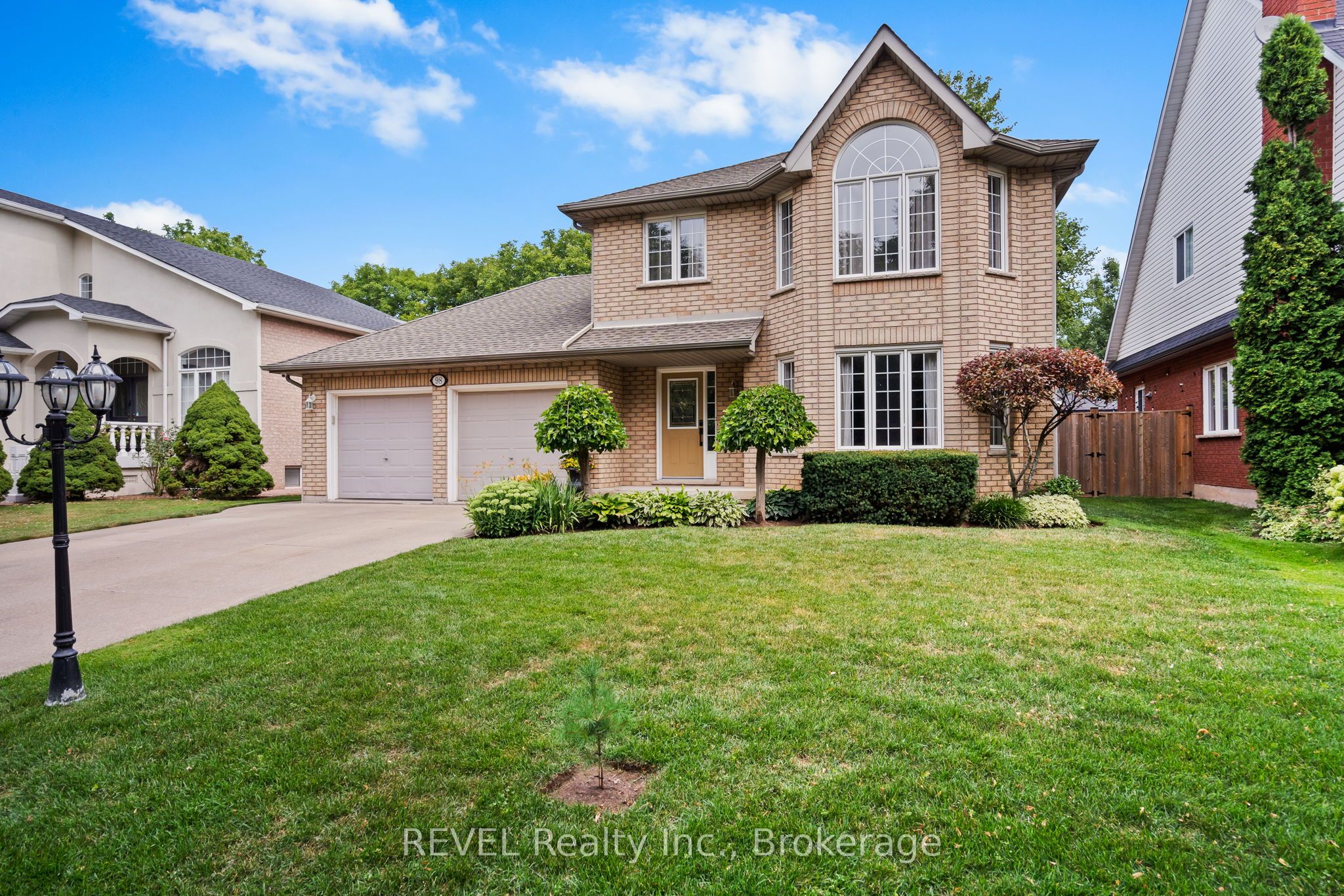 98 Debora Drive Property Photo 2