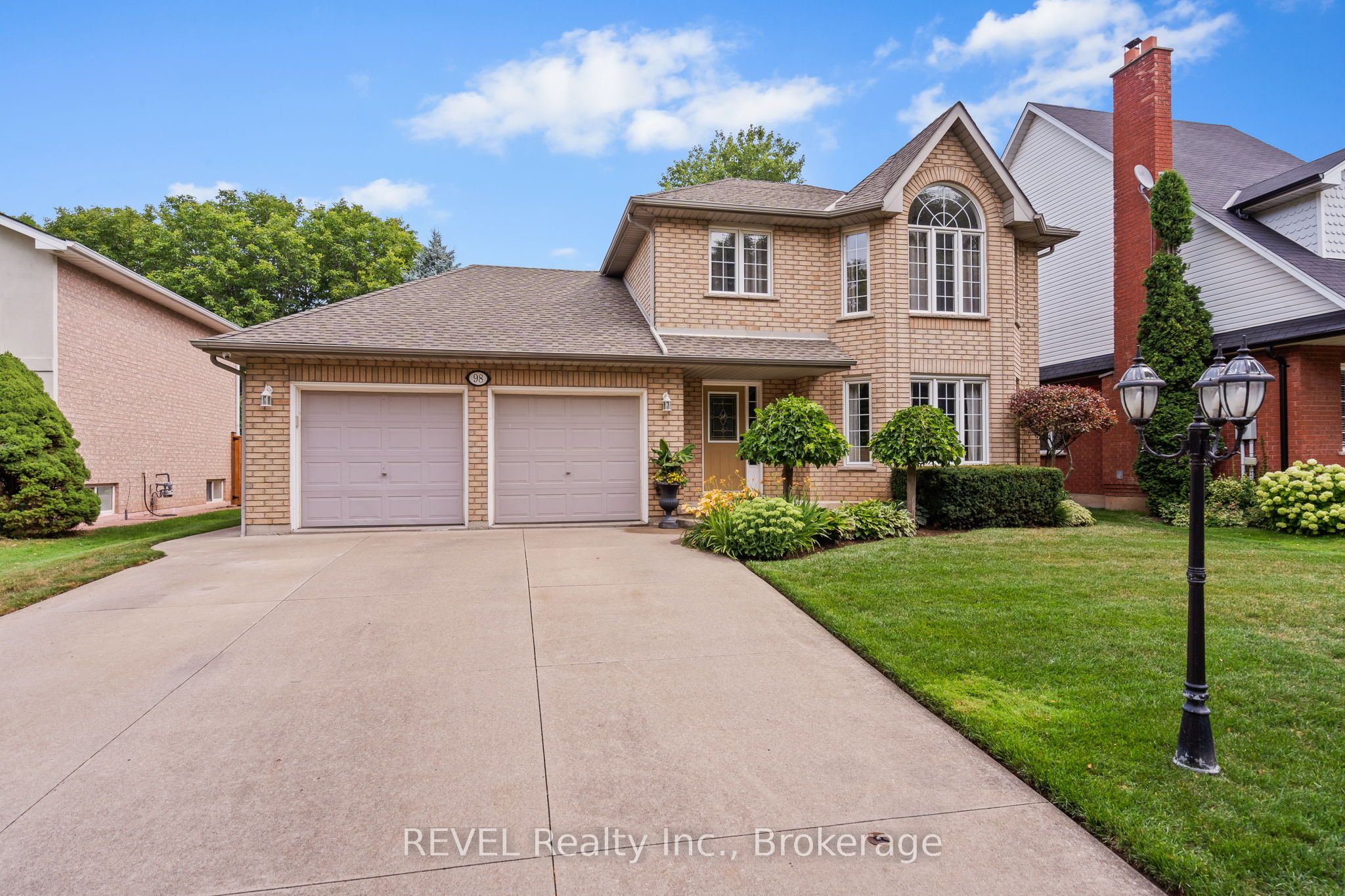 98 Debora Drive Property Photo 3