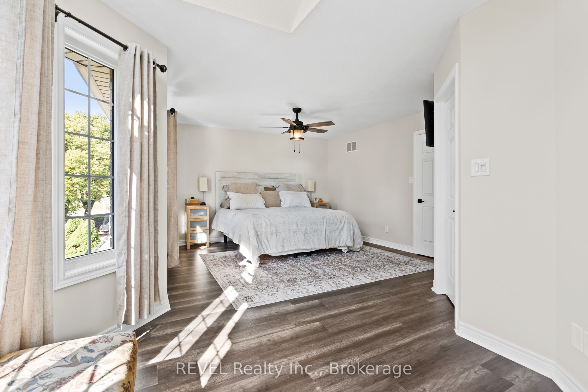 98 Debora Drive Property Photo 30
