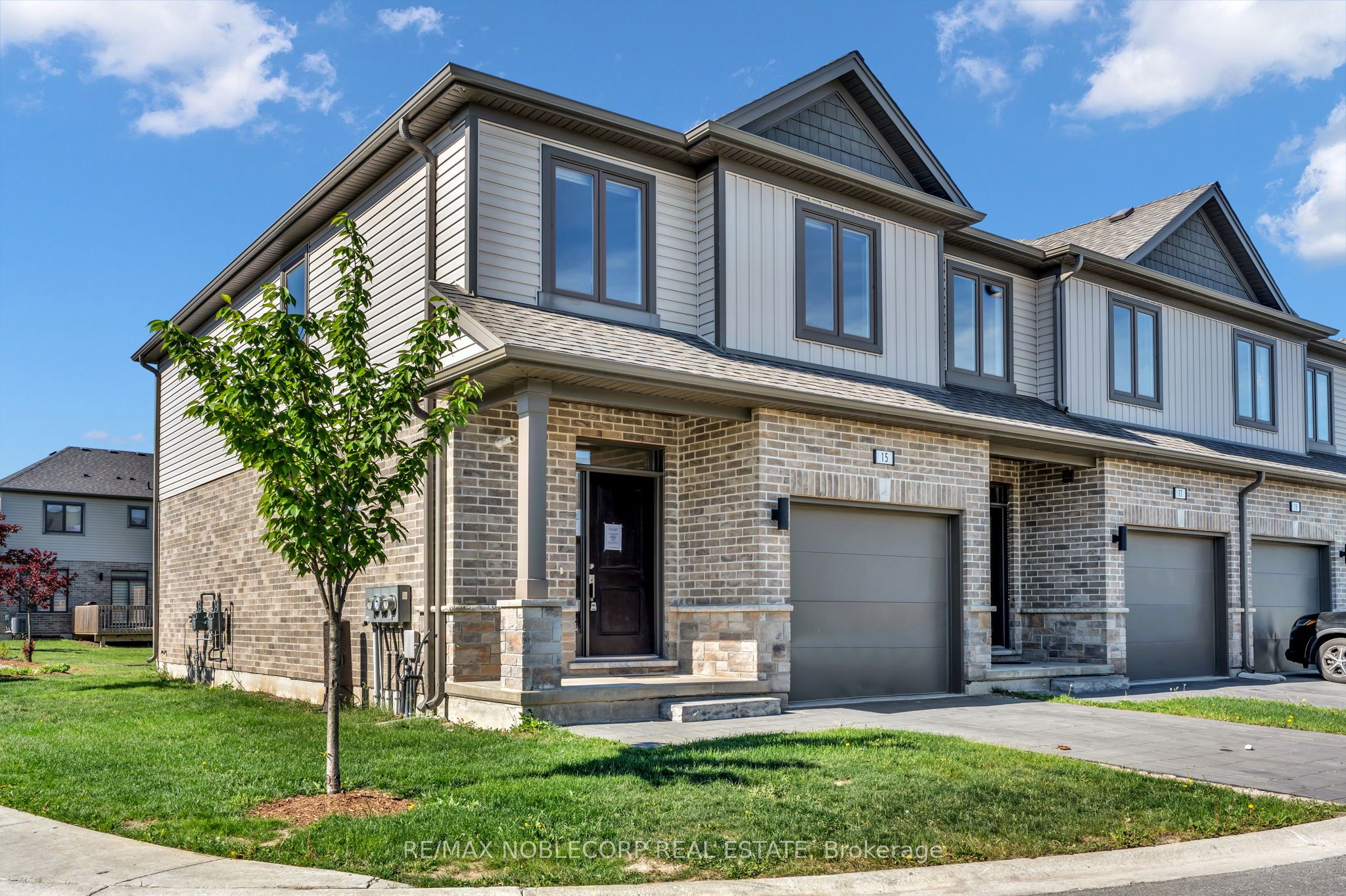 745 Chelton Road 15