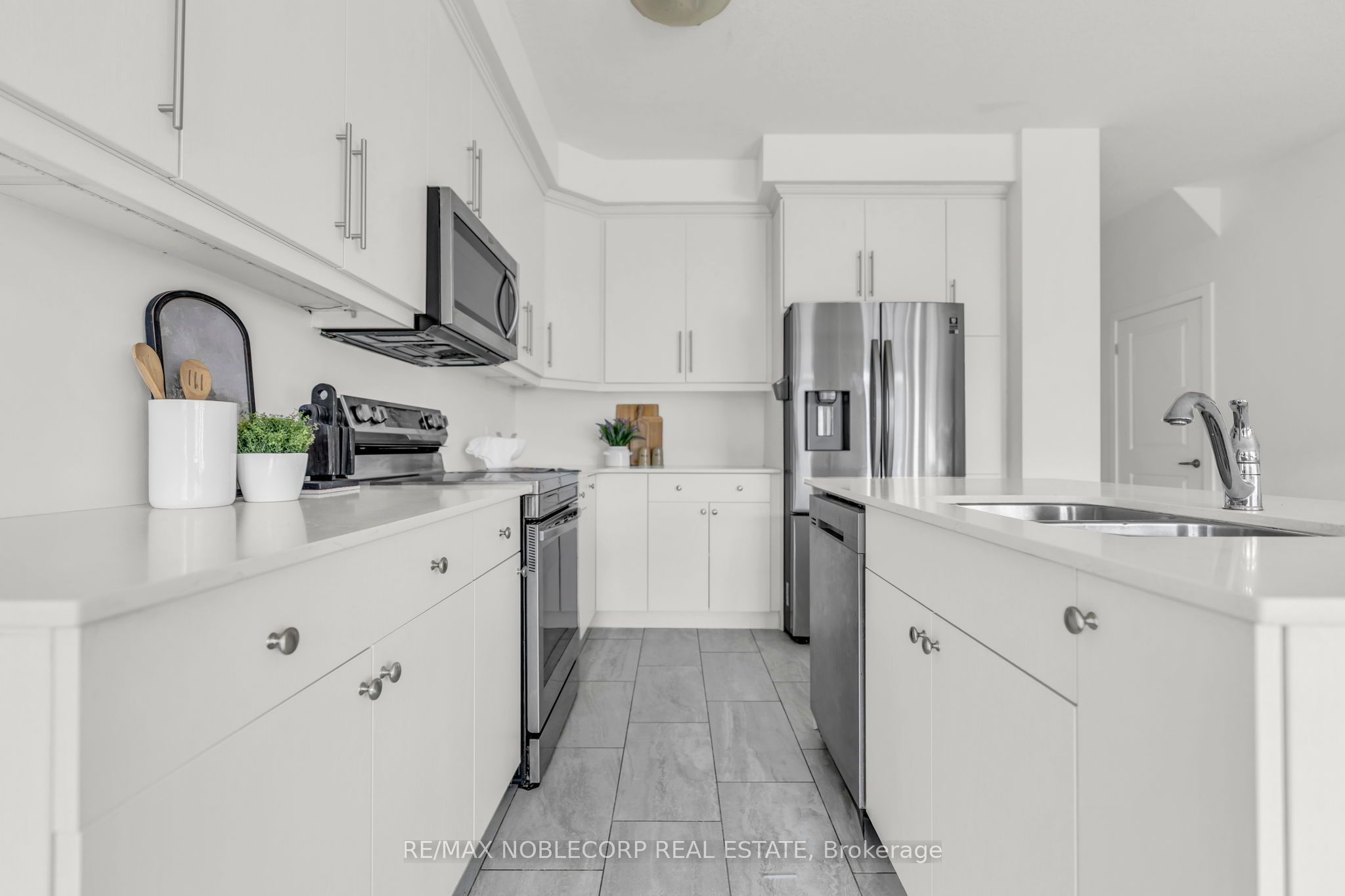 745 Chelton Road 15 Property Photo 12