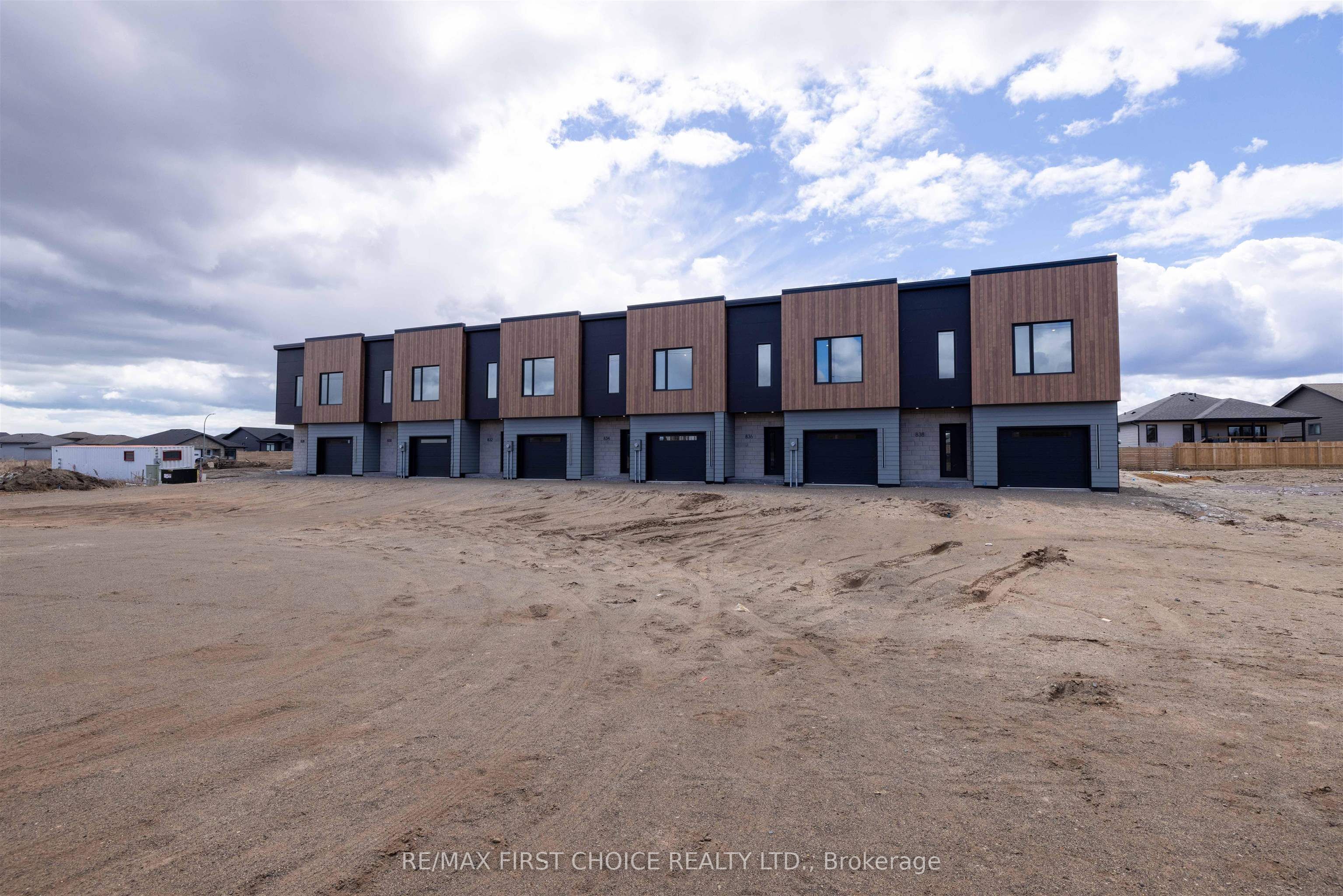 832 Weiler Boulevard Property Photo 3