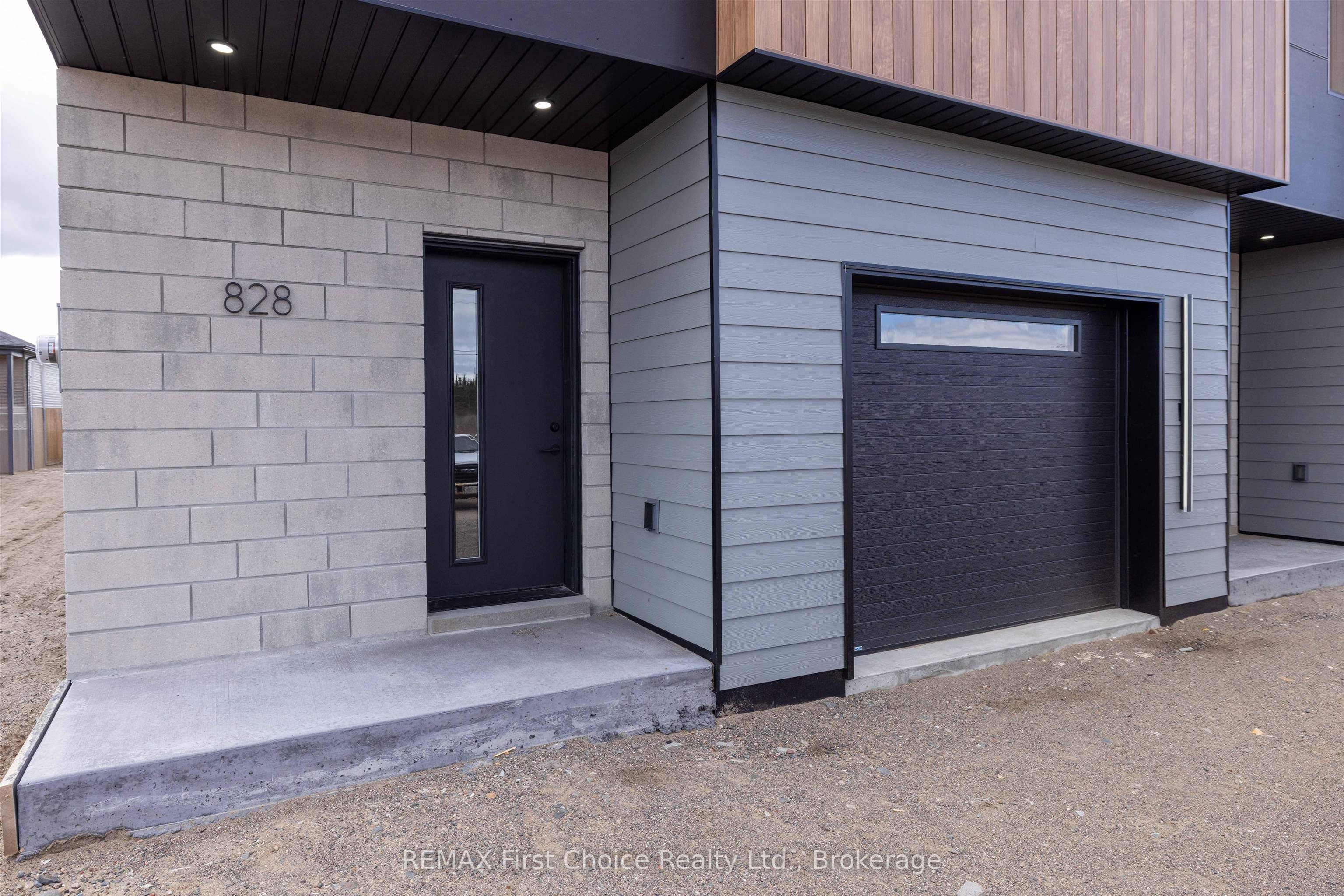 832 Weiler Boulevard Property Photo 4
