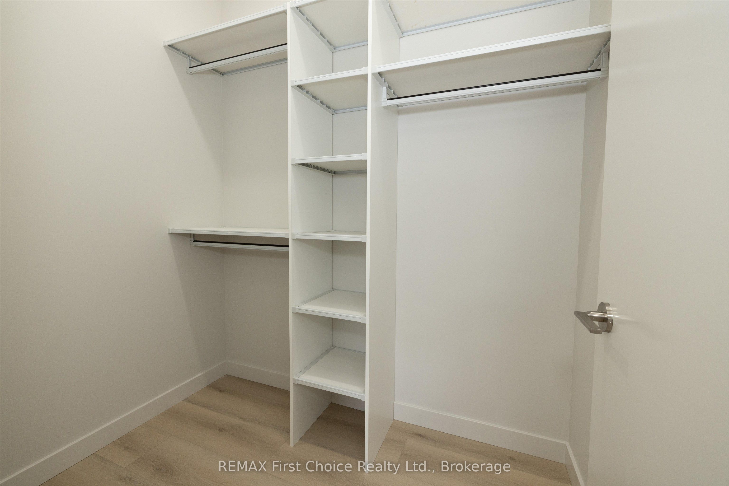 832 Weiler Boulevard Property Photo 16