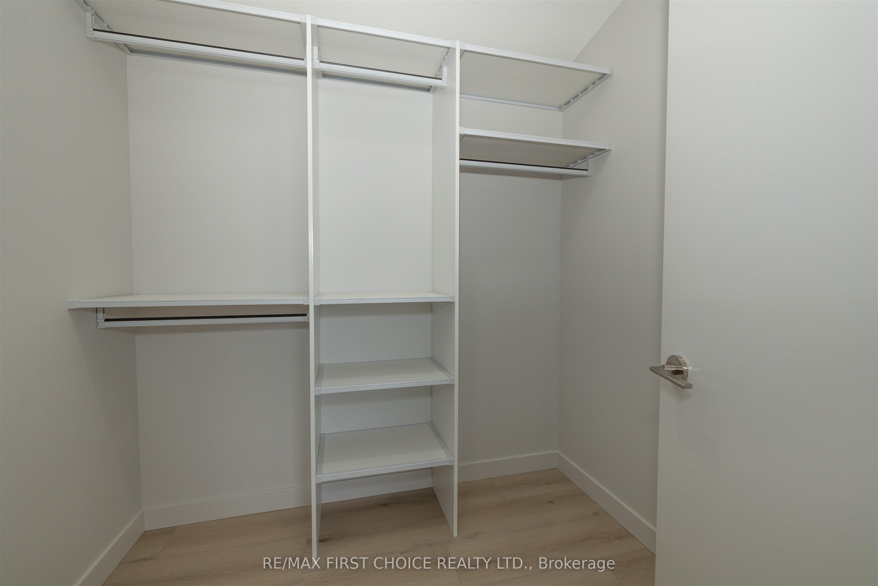832 Weiler Boulevard Property Photo 25