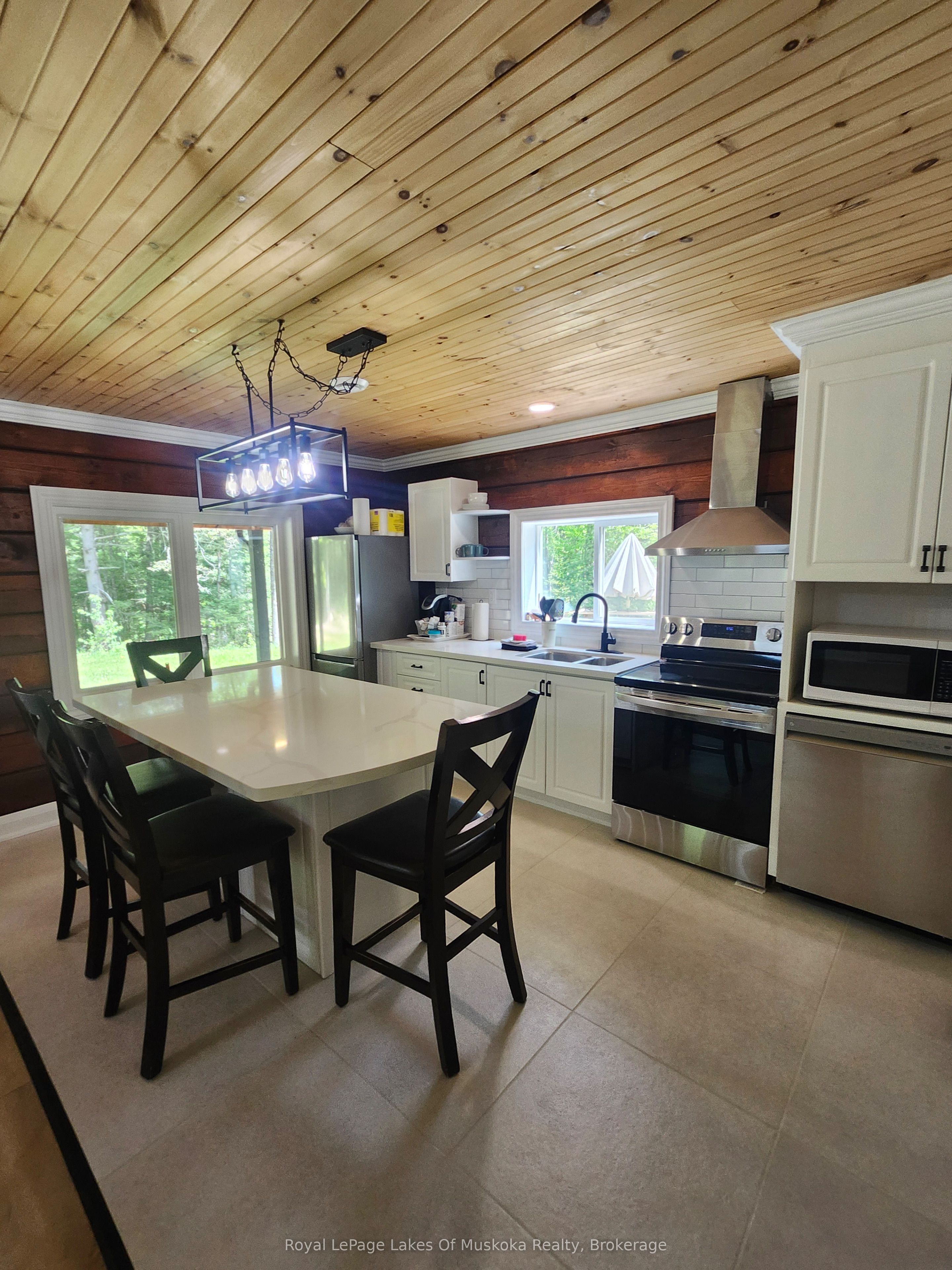 3997 Chetwynd Road Property Photo 3