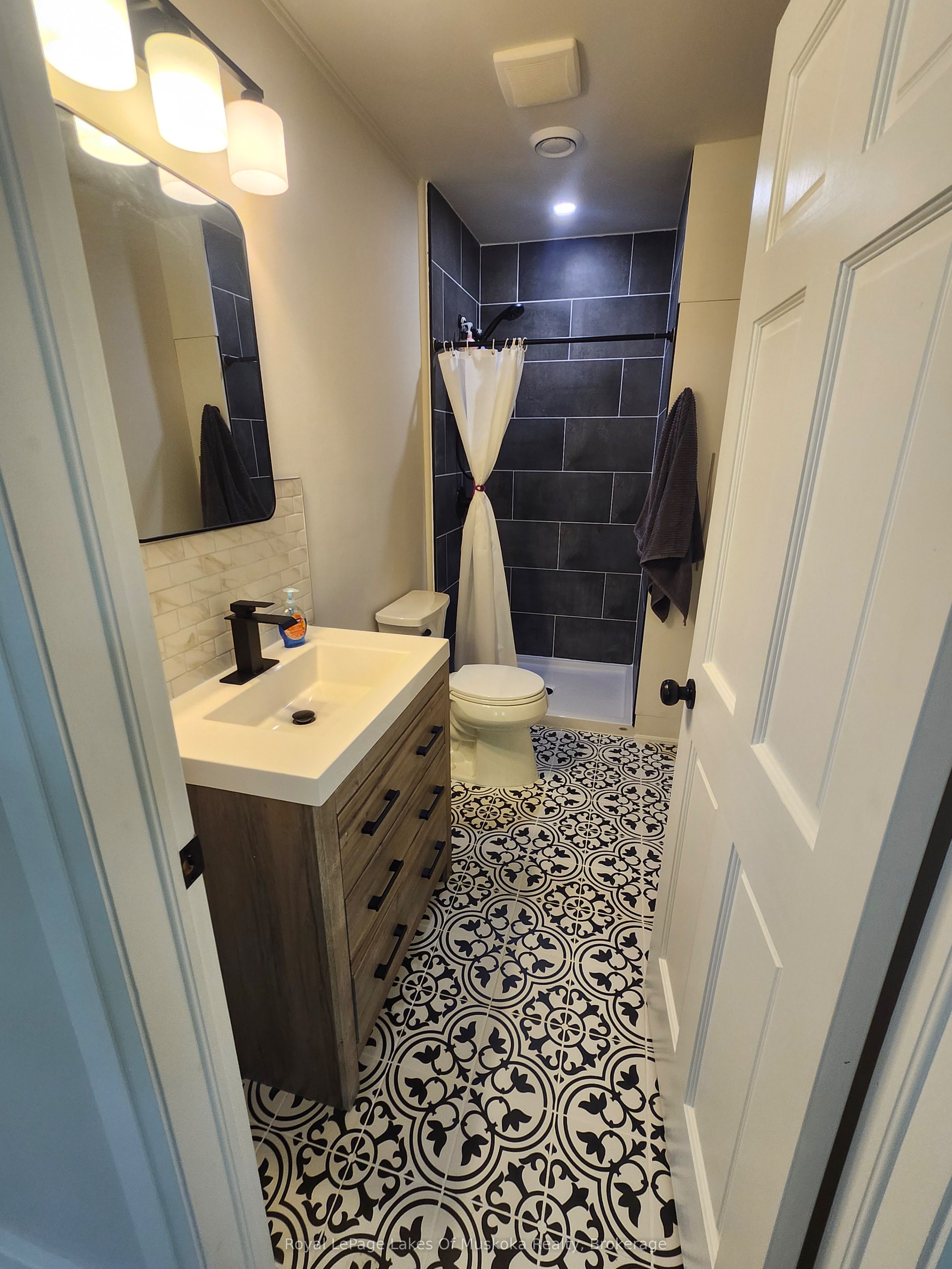 3997 Chetwynd Road Property Photo 6