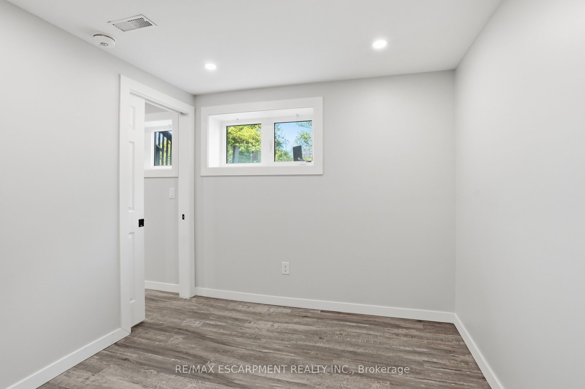 43 Fleming Crescent Lower Level Property Photo 10