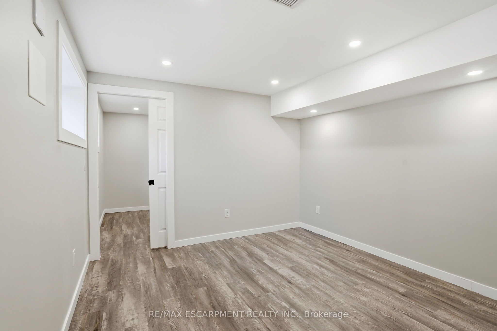 43 Fleming Crescent Lower Level Property Photo 12