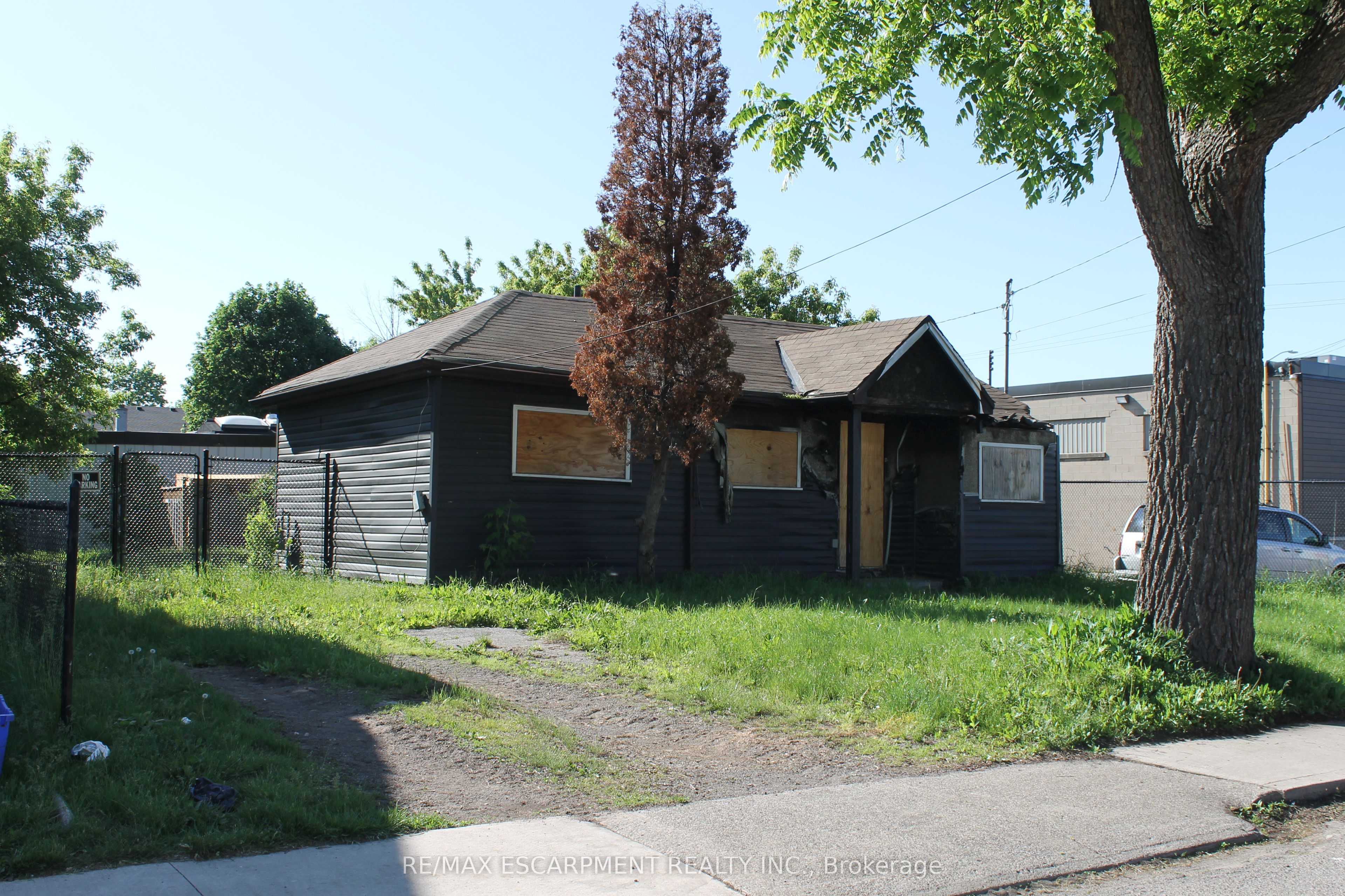 127 Robins Avenue Property Photo 1