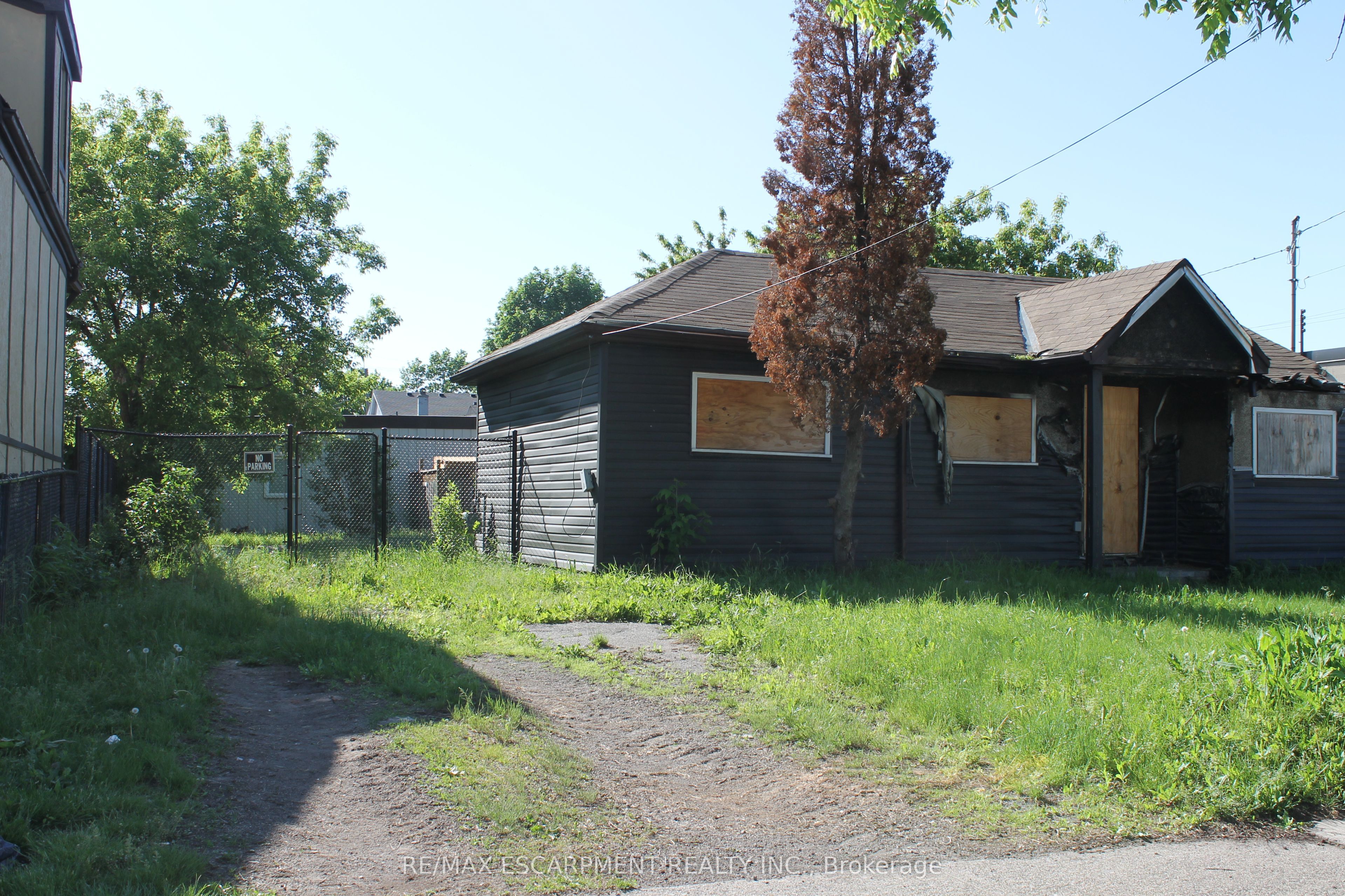 127 Robins Avenue Property Photo 2
