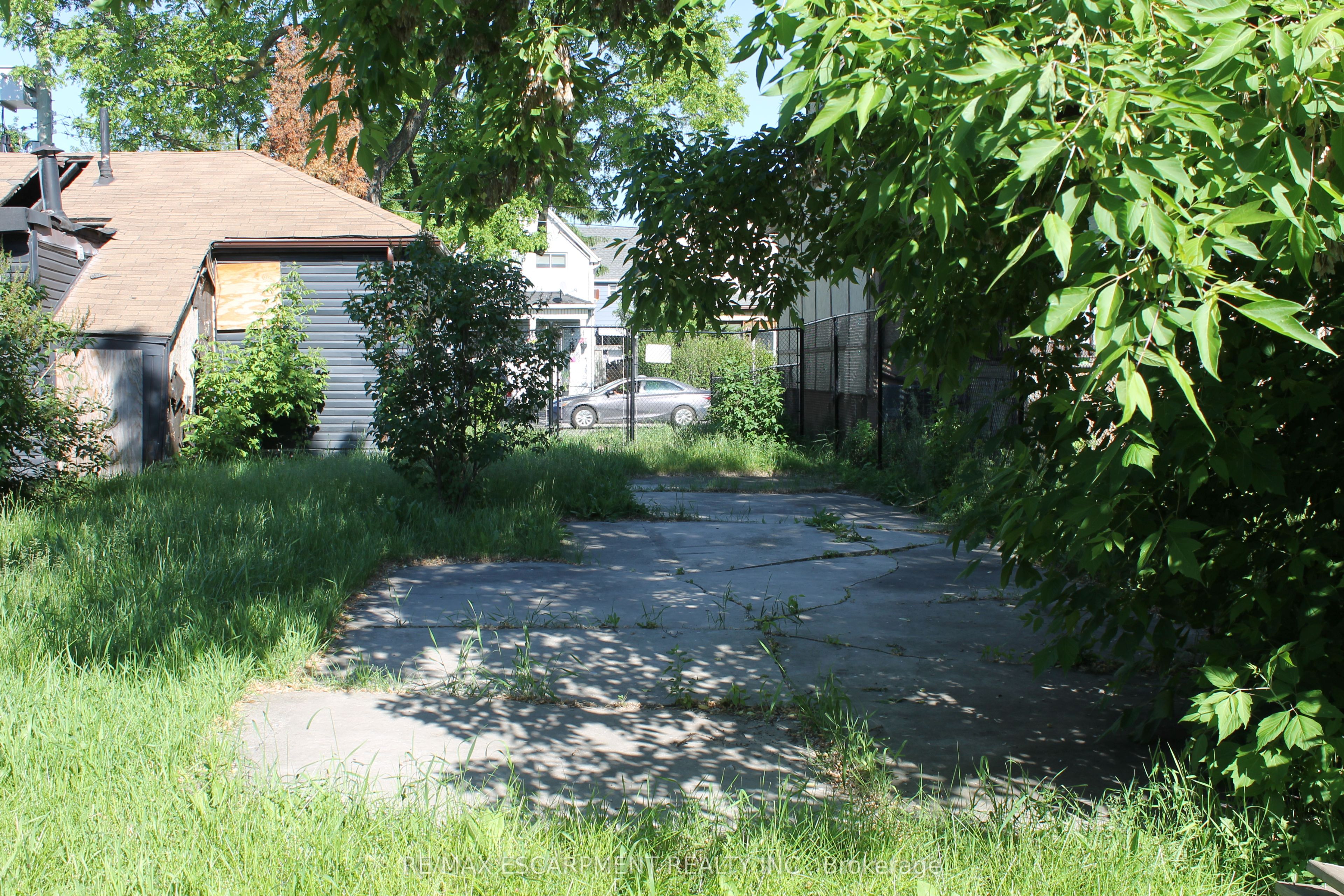 127 Robins Avenue Property Photo 6