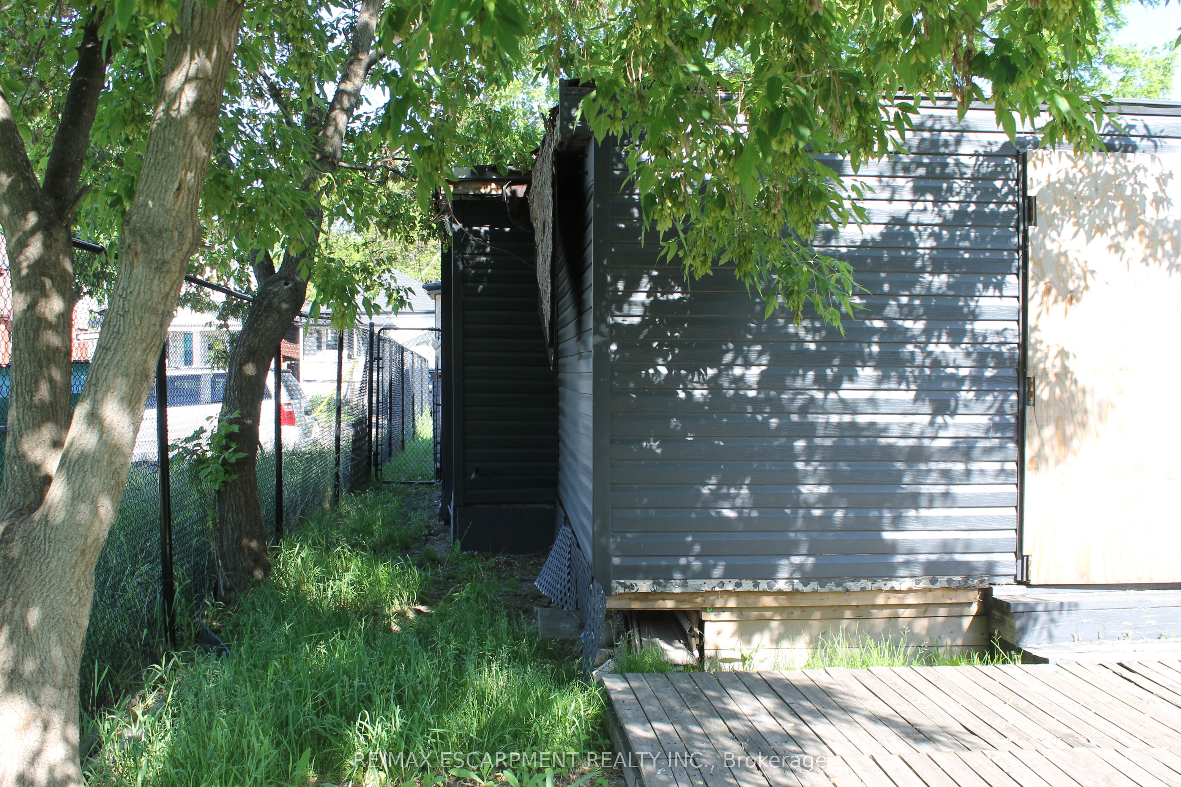 127 Robins Avenue Property Photo 8