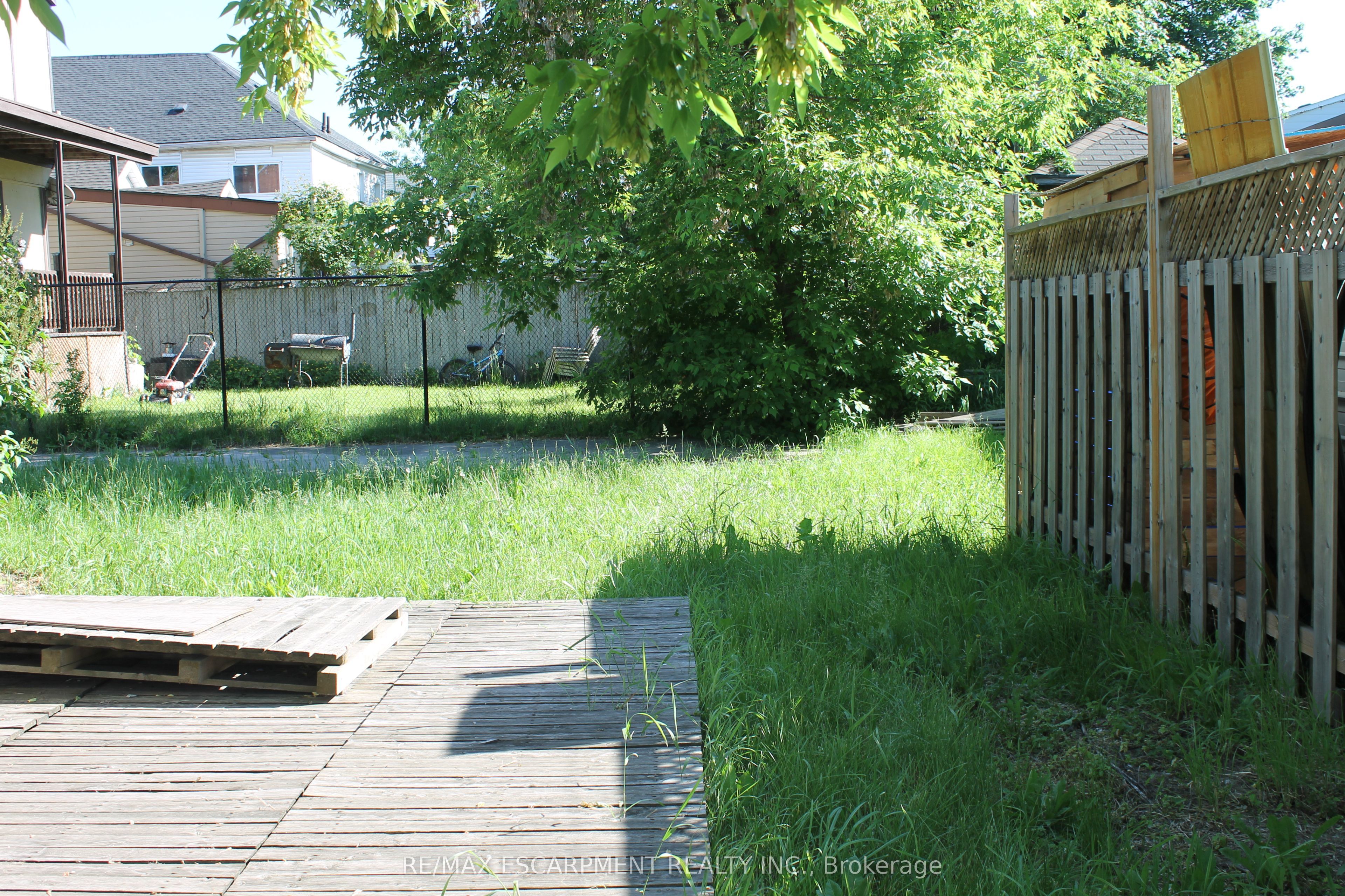 127 Robins Avenue Property Photo 9