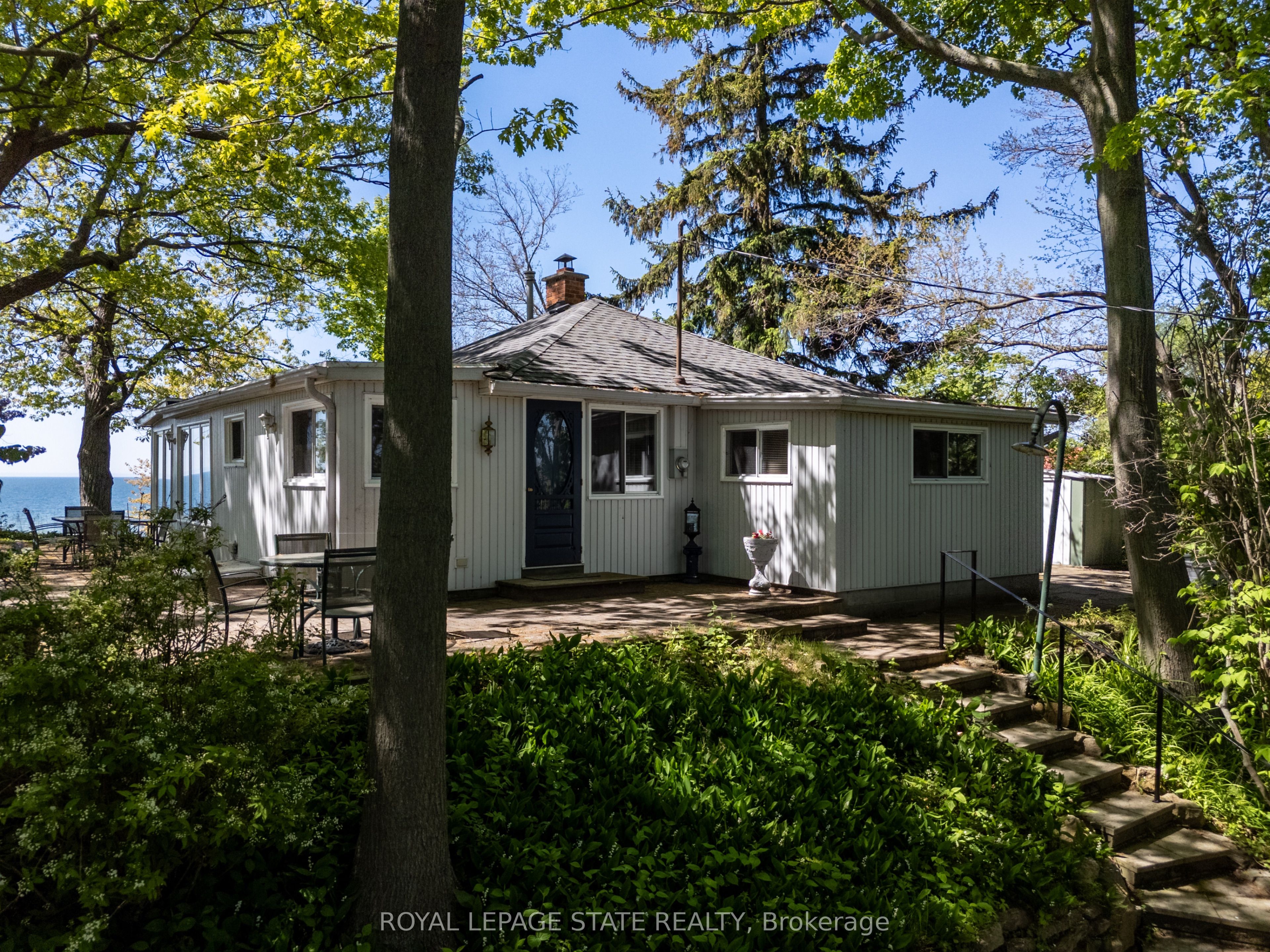 689 Sandy Bay Road Property Photo 1
