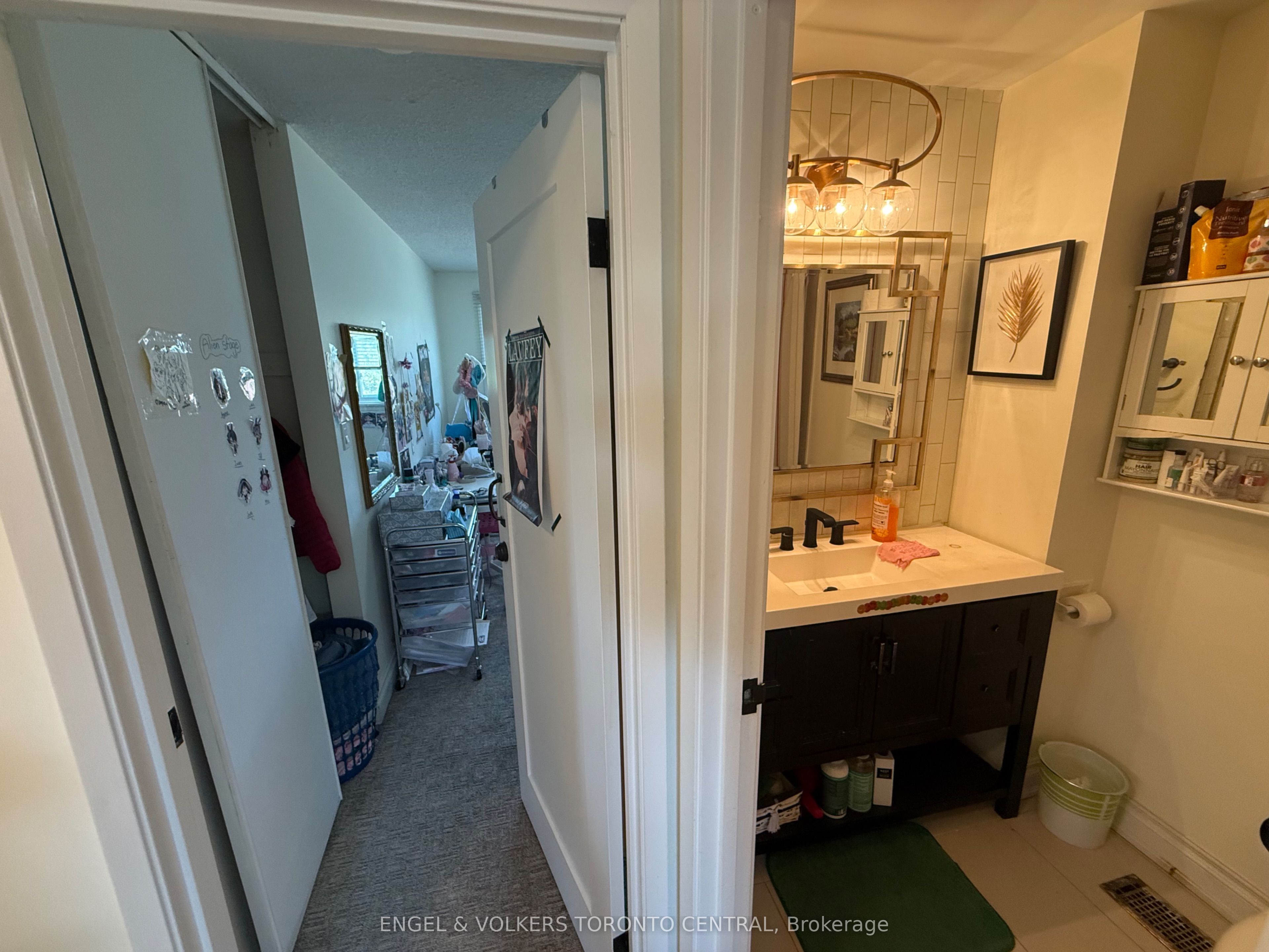687 College Avenue W Property Photo 33
