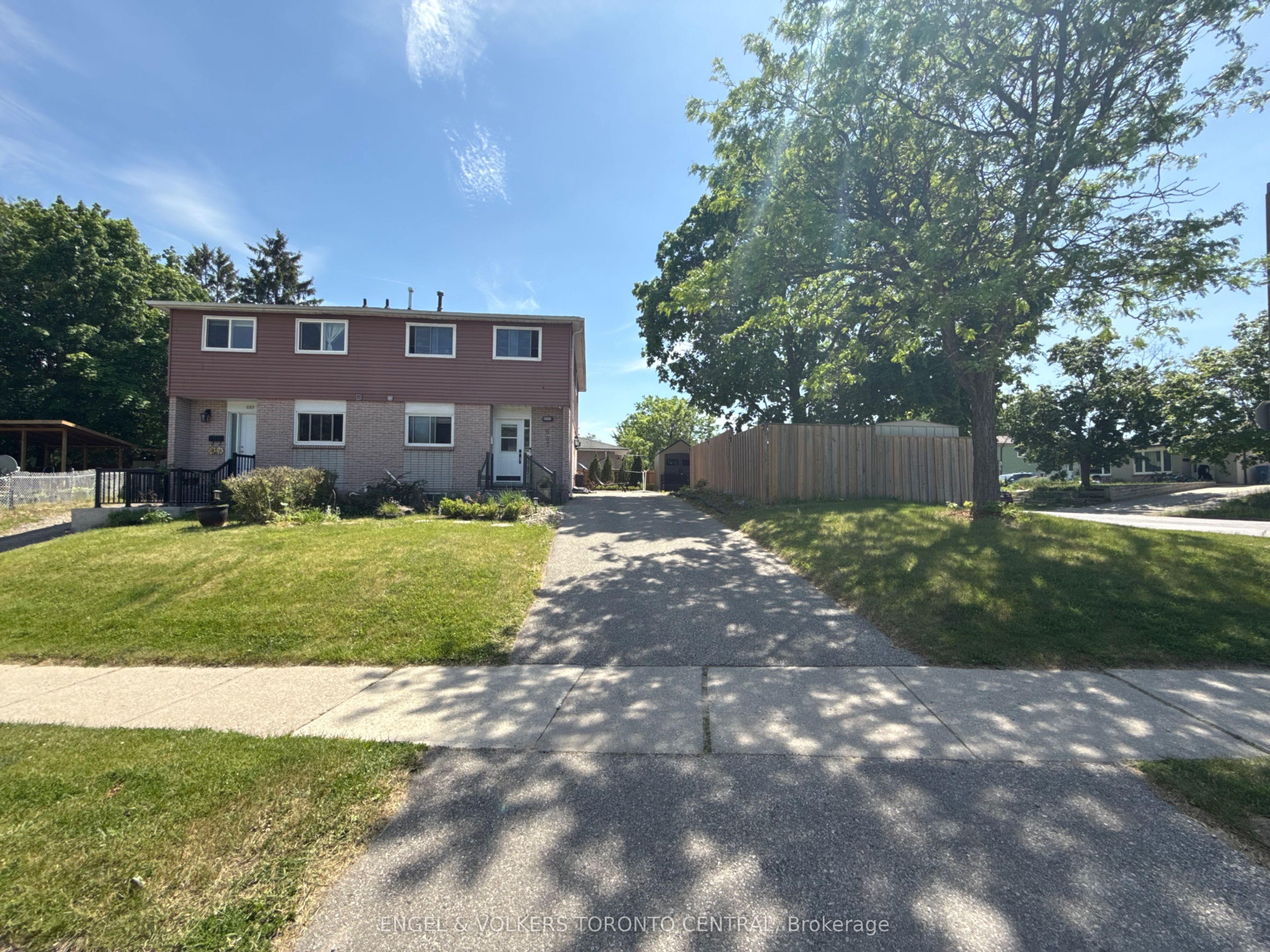 687 College Avenue W Property Photo 45