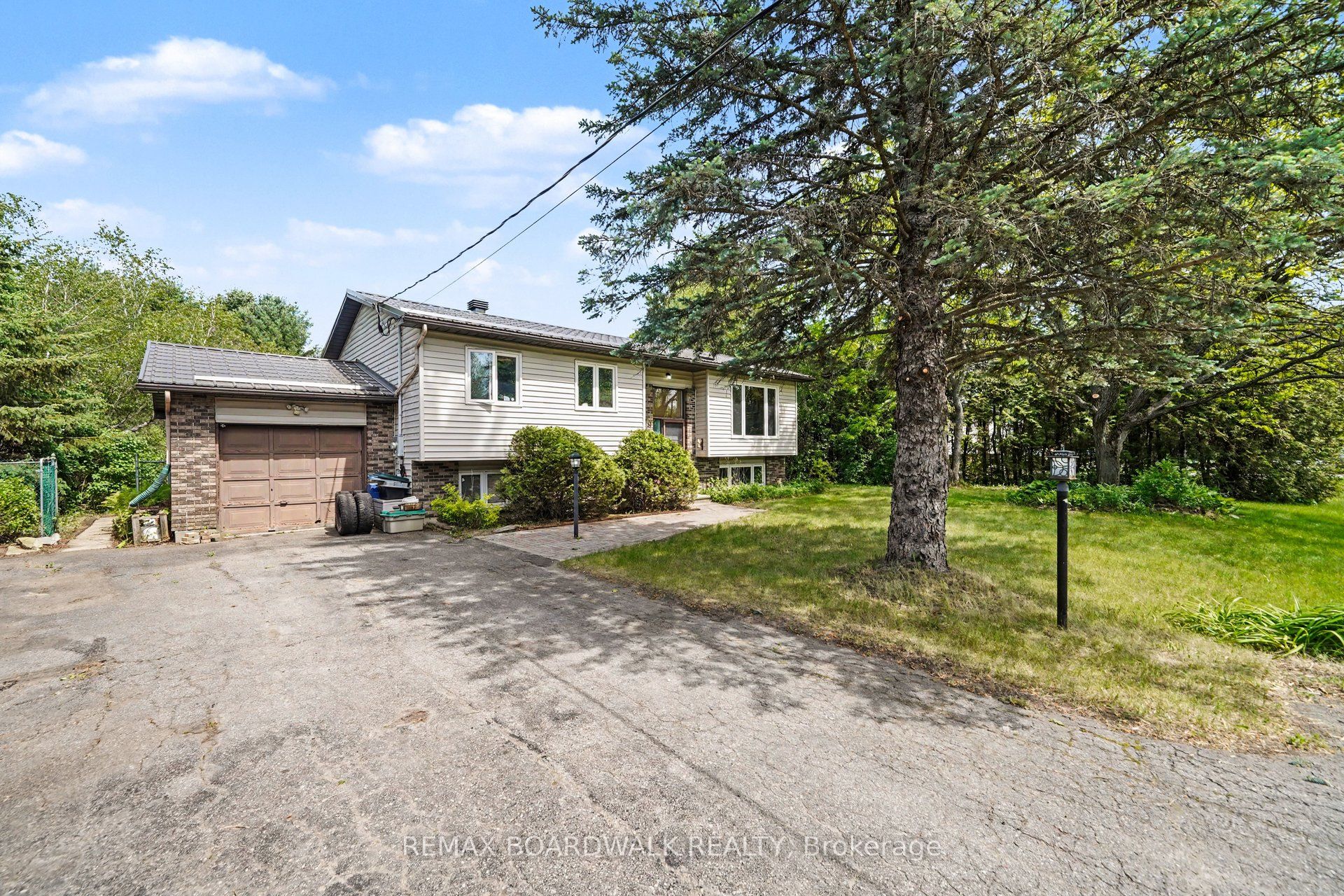 3399 Regburn Drive Property Photo 3