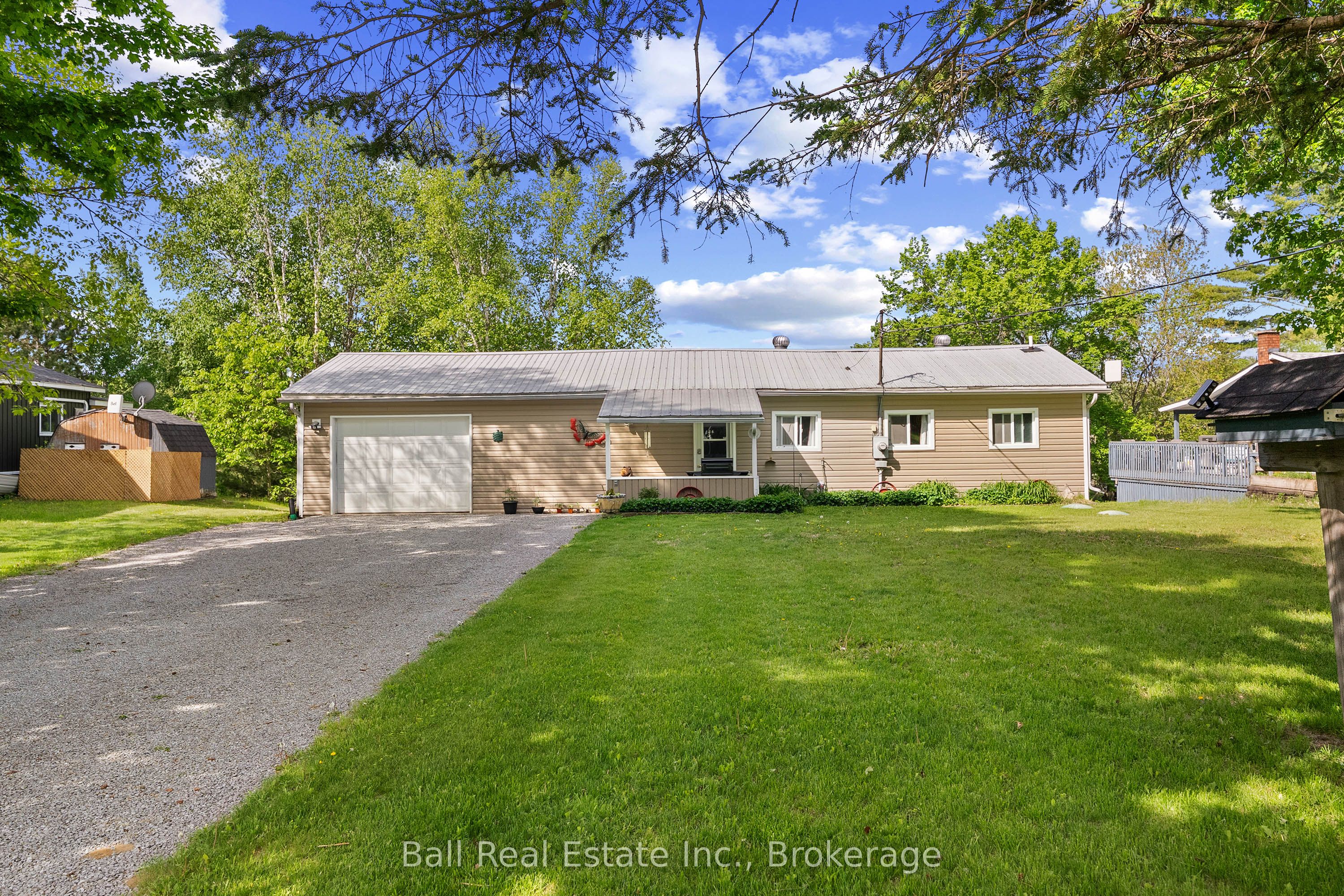 29 Siddon Lake Place Property Photo 8