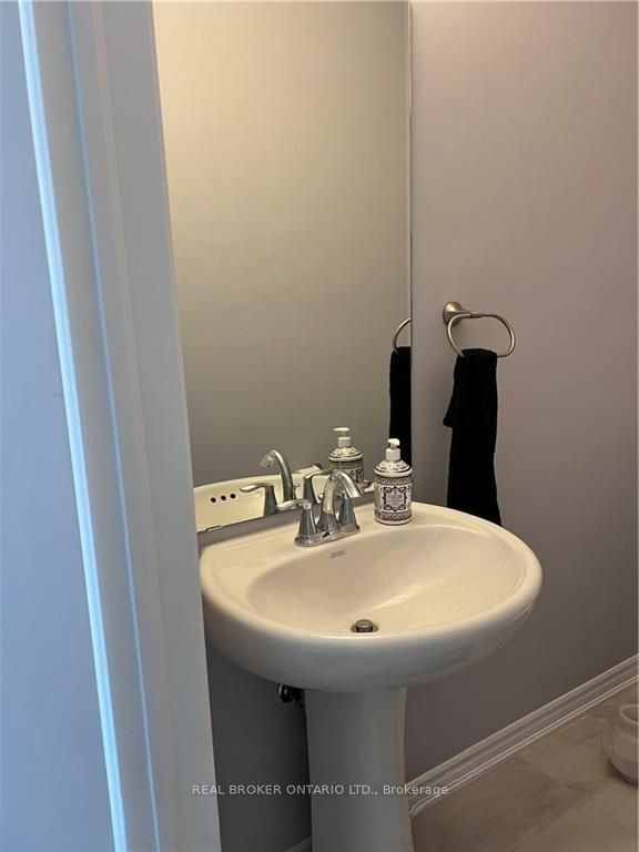 5672 Dorchester Road 14 Upper Level Property Photo 7