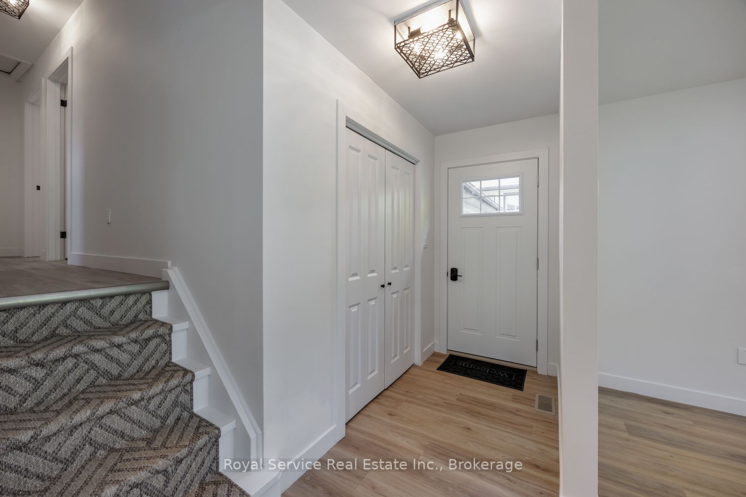 567 Daintry Crescent Property Photo 4